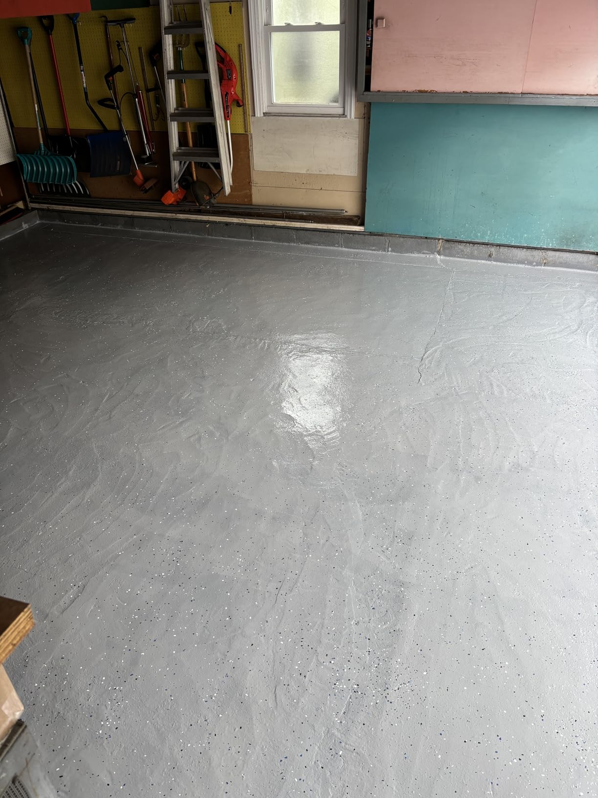 Rust-Oleum EpoxyShield Gloss Gray Garage Floor Coating Kit | 1 Car customer photo 1