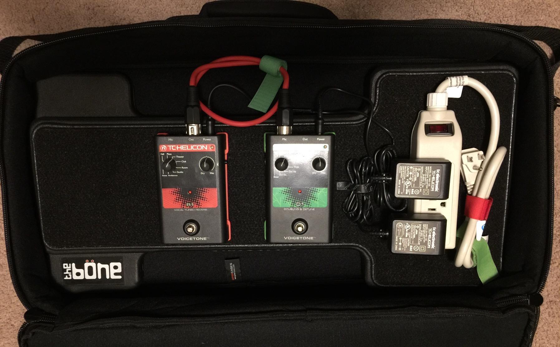 Gator Cases Lightweight Padded Utility Bag for Guitar Pedals, DJ Controllers, Micro Synths, and more, 24.5