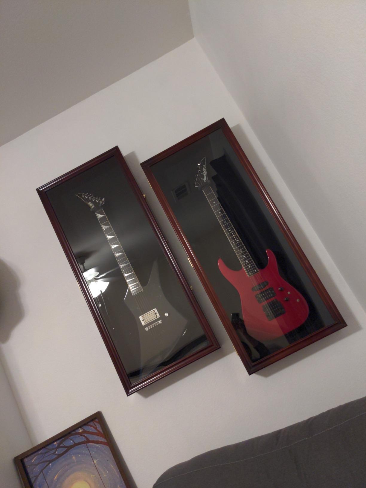 DisplayGifts Guitar Display Case 41