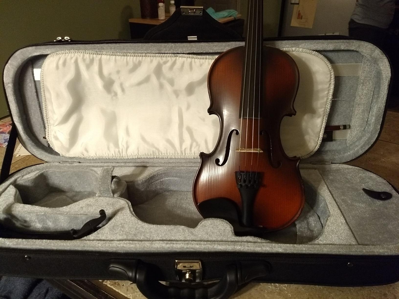 Bunnel Pupil Violin Outfit 4/4 Full Size Clearance By Kennedy Violins - Carrying Case and Accessories Included - Solid Maple Wood and Ebony Fittings RB300 customer photo 2