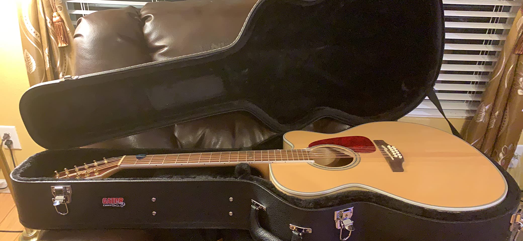 Takamine GJ72CE-12NAT Jumbo Cutaway 12-String Acoustic-Electric Guitar customer photo 1