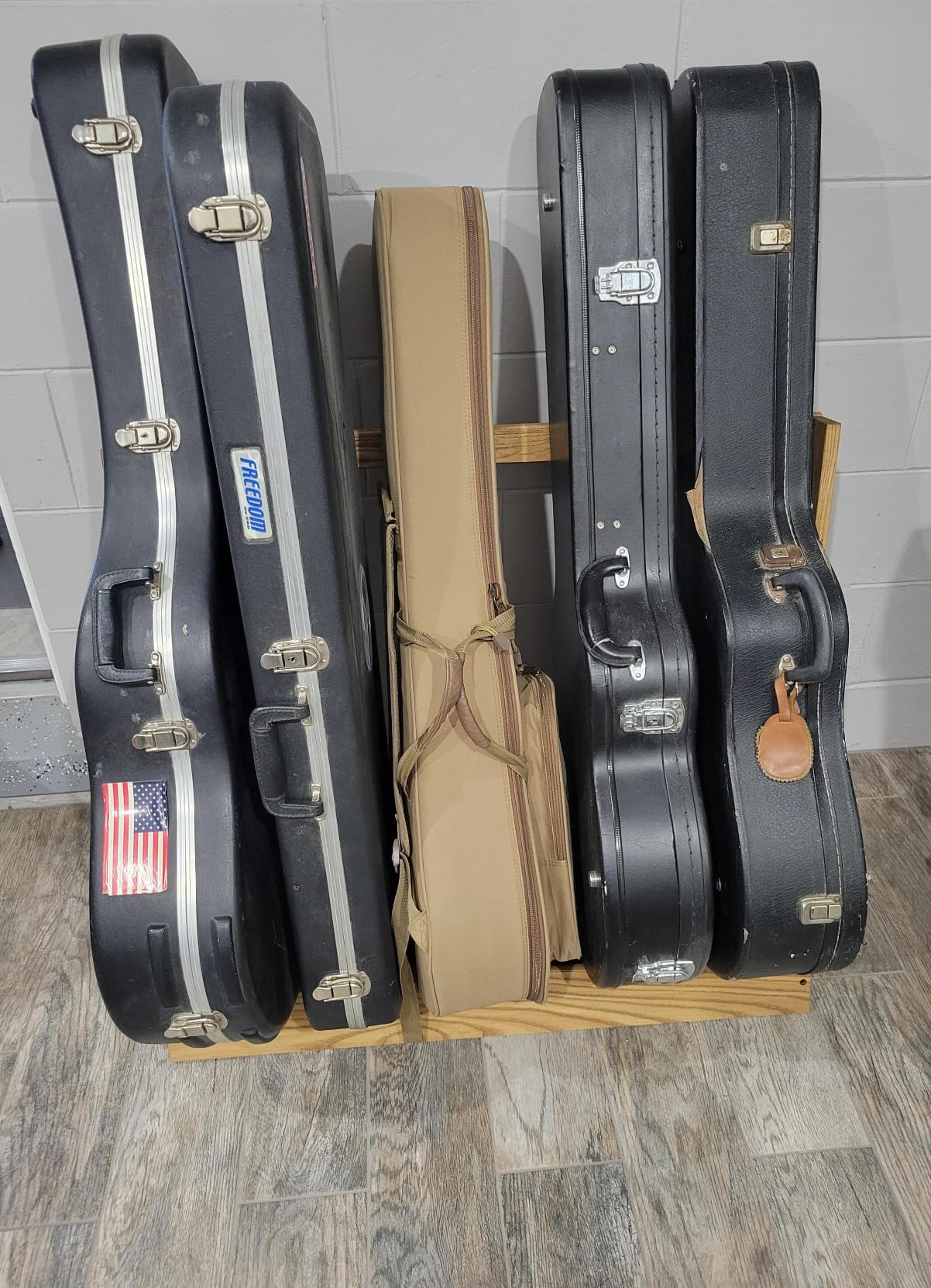 String Swing CC29 Folding Hardwood Guitar Case Rack customer photo 1