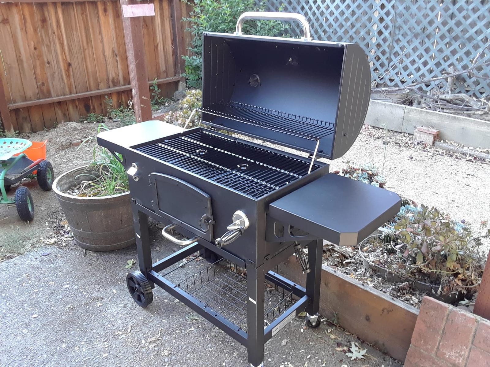 Dyna-Glo DGN576DNC-D X-Large Heavy-Duty Charcoal Grill, Black customer photo 1