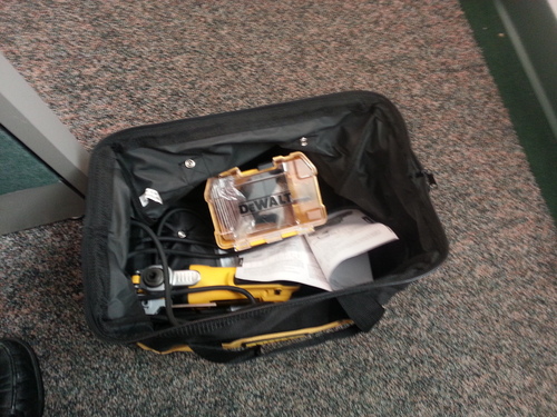 DEWALT Oscillating Tool, 3-Amp, Corded, Includes Wood Blades, Sandpaper and Tool Bag (DWE315K) customer photo 2