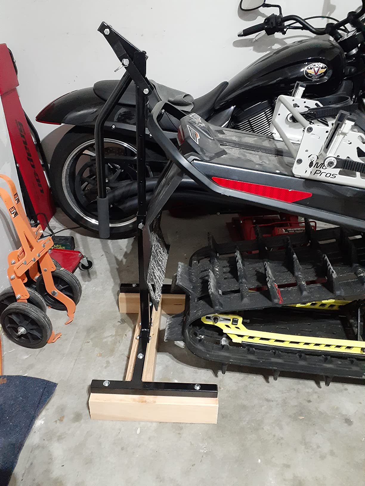 Extreme Max 5001.5013 Lever Lift Stand customer photo 1