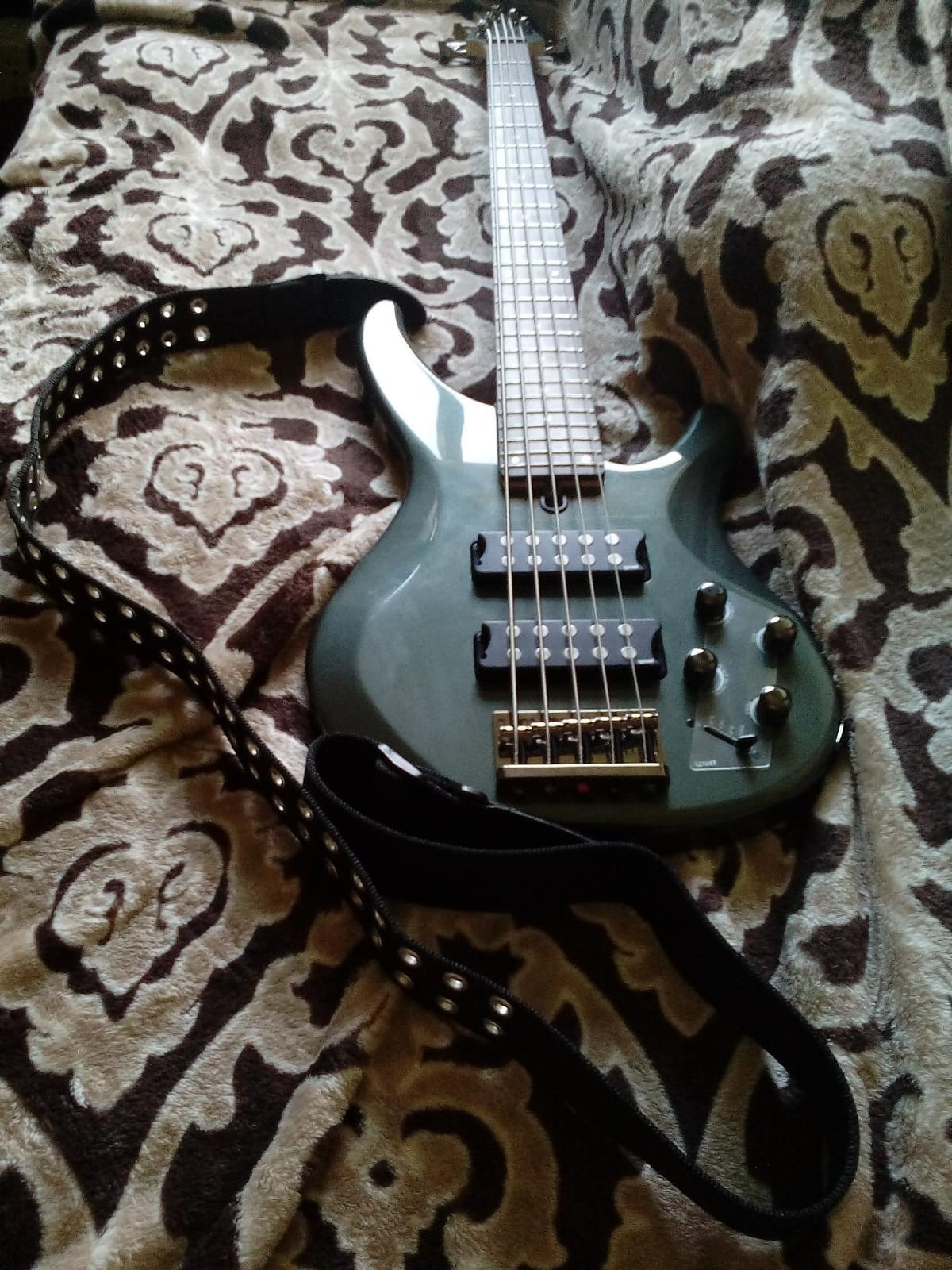 Yamaha TRBX305 BL 5-String Electric Bass Guitar,Black customer photo 2