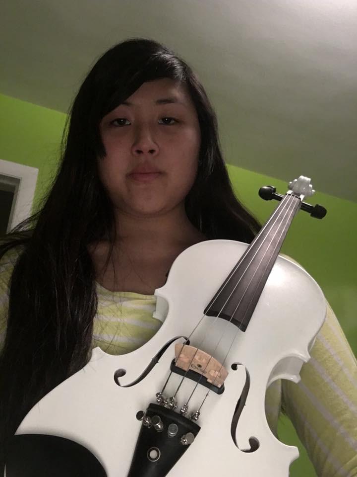 Cecilio 4/4 Full Size Acoustic & Electric Violin for Beginners & Professionals, Hand-Carved Solid Spruce Top, Ebony Fine Tuners, Full Set with Case, Bow, Rosin & AUX Cable (Pearl White) customer photo 2