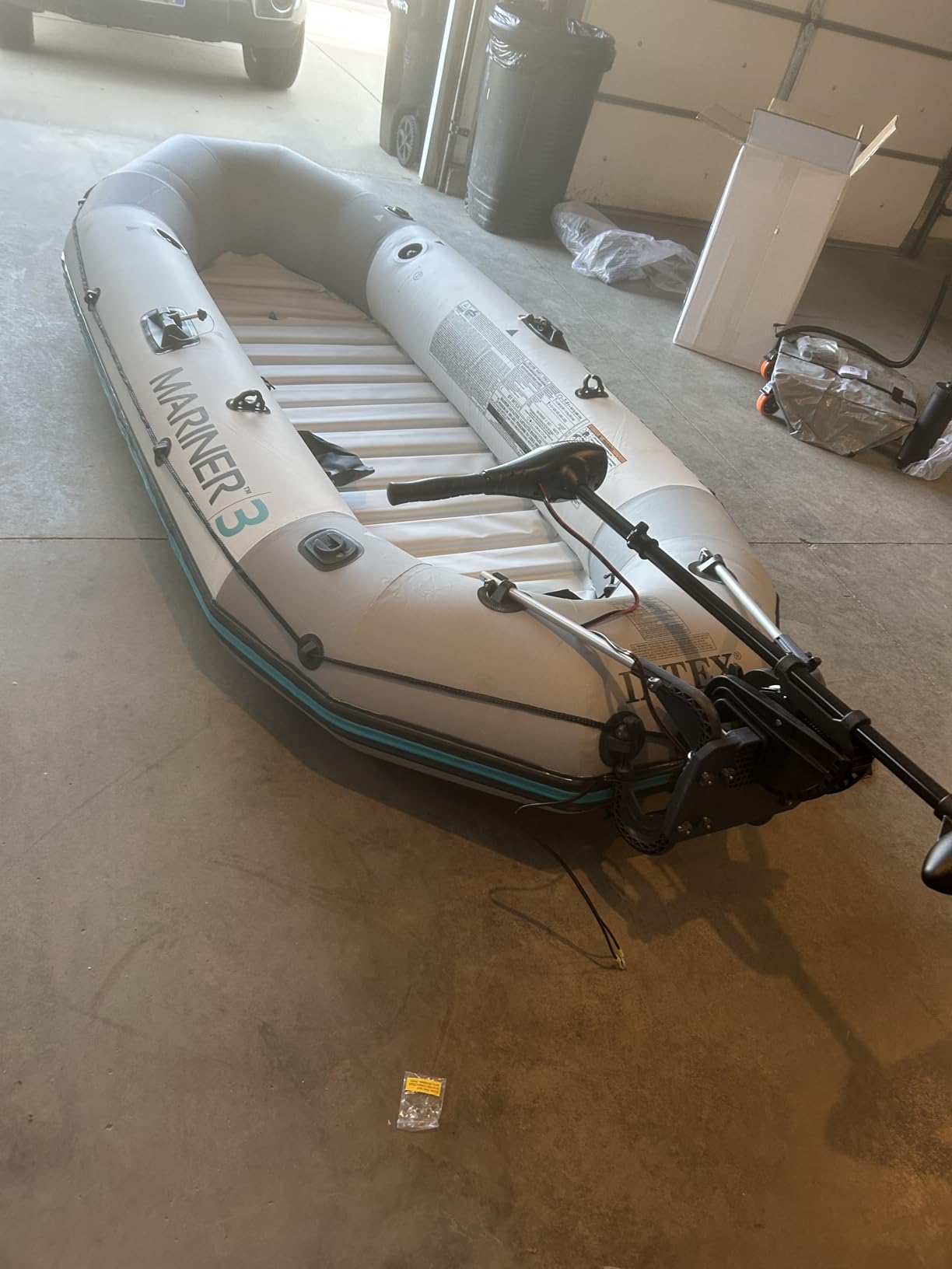Intex Mariner Inflatable Boat Series: Includes Deluxe Boat Oars and High-Output Pump - SuperTough PVC - Wear-Resistant Keel - Removable Fishing Rod Holders - Heavy Duty Grab Handle customer photo 2