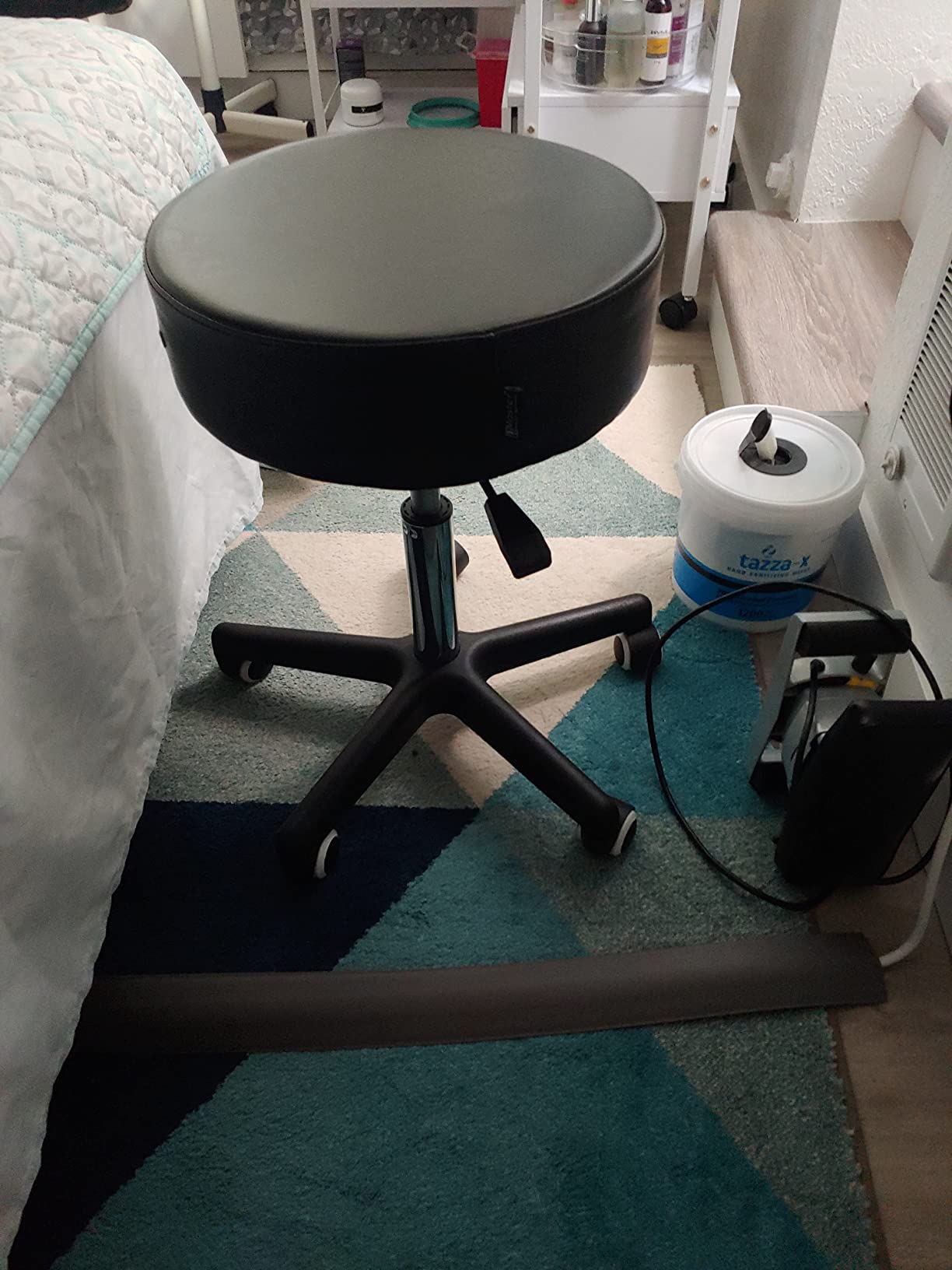 Master Massage Ergonomic Saddle Chair - Saddle Stool - Hydraulic Swivel Rolling Chair for Salon, Clinical, Tattoo, Dentist Clinic, Spas, Salons, Workshop, Office (Black) customer photo 1