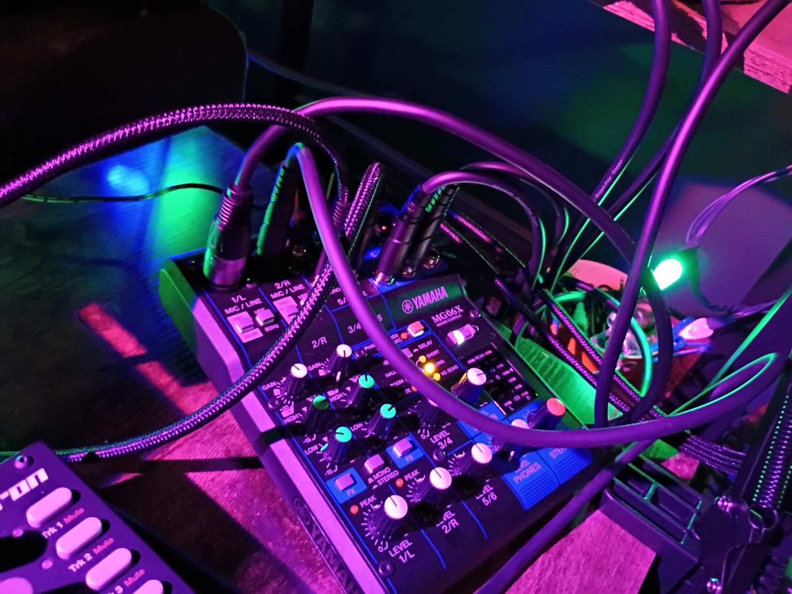 YAMAHA MG06X 6-Input Compact Stereo Mixer with Effects customer photo 2