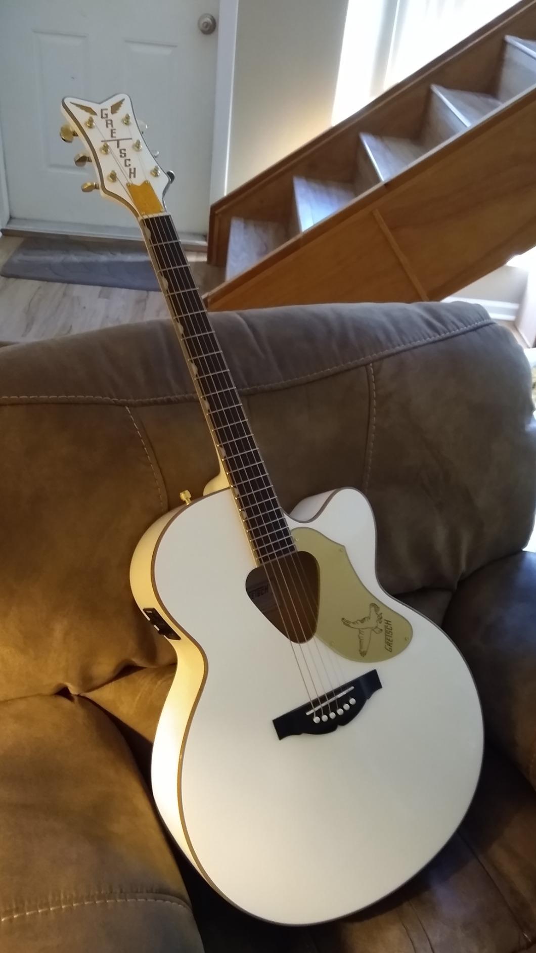 G5022CWFE Rancher Falcon Jumbo Acoustic Electric Guitar - White customer photo 1