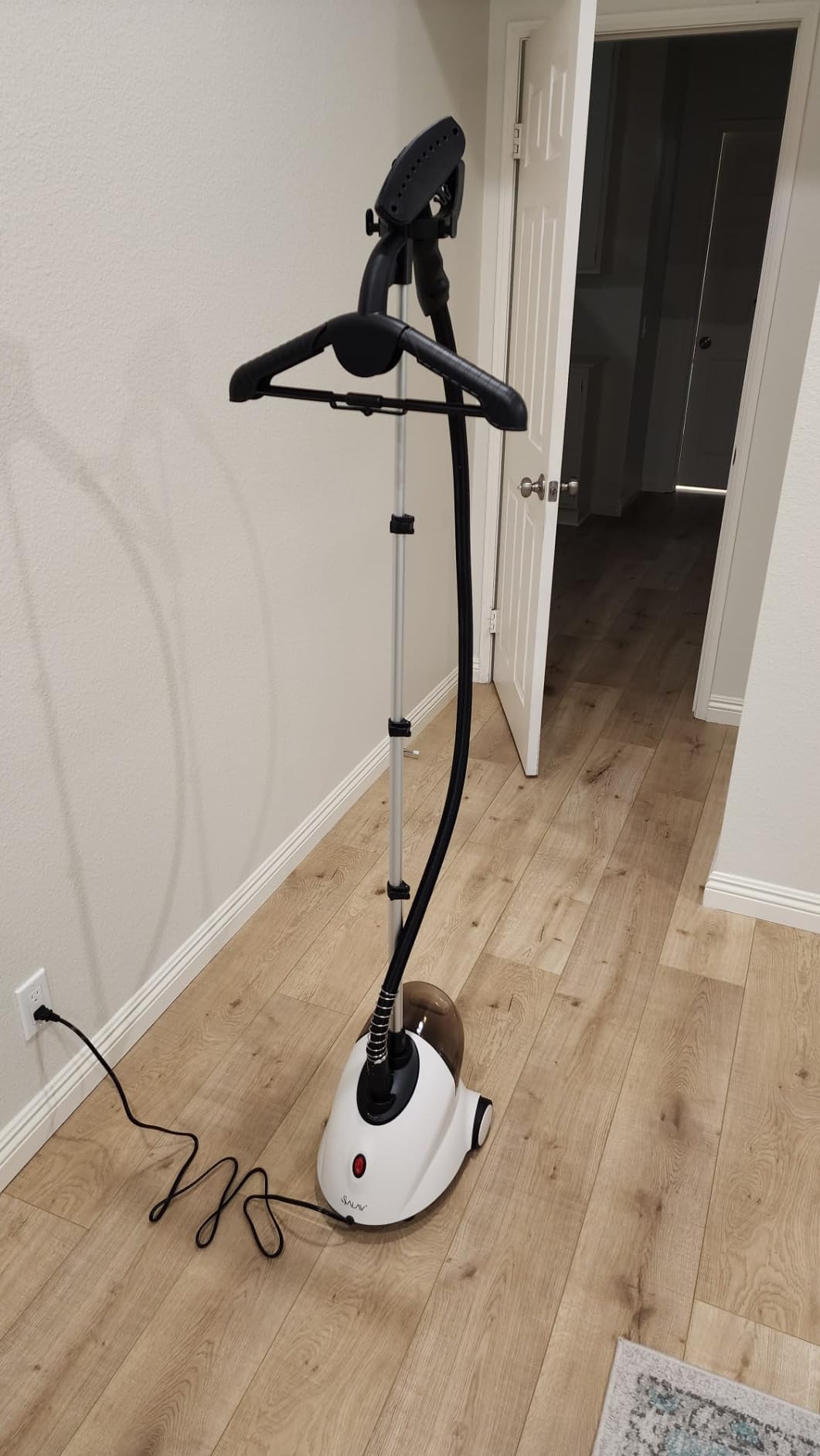 SALAV GS18 Full-Size Clothes Steamer - 1500W, 1.8L Water Tank, 60-Min Garment Steam, Adjustable Pole & Wheels, Professional Standing Steamer customer photo 1