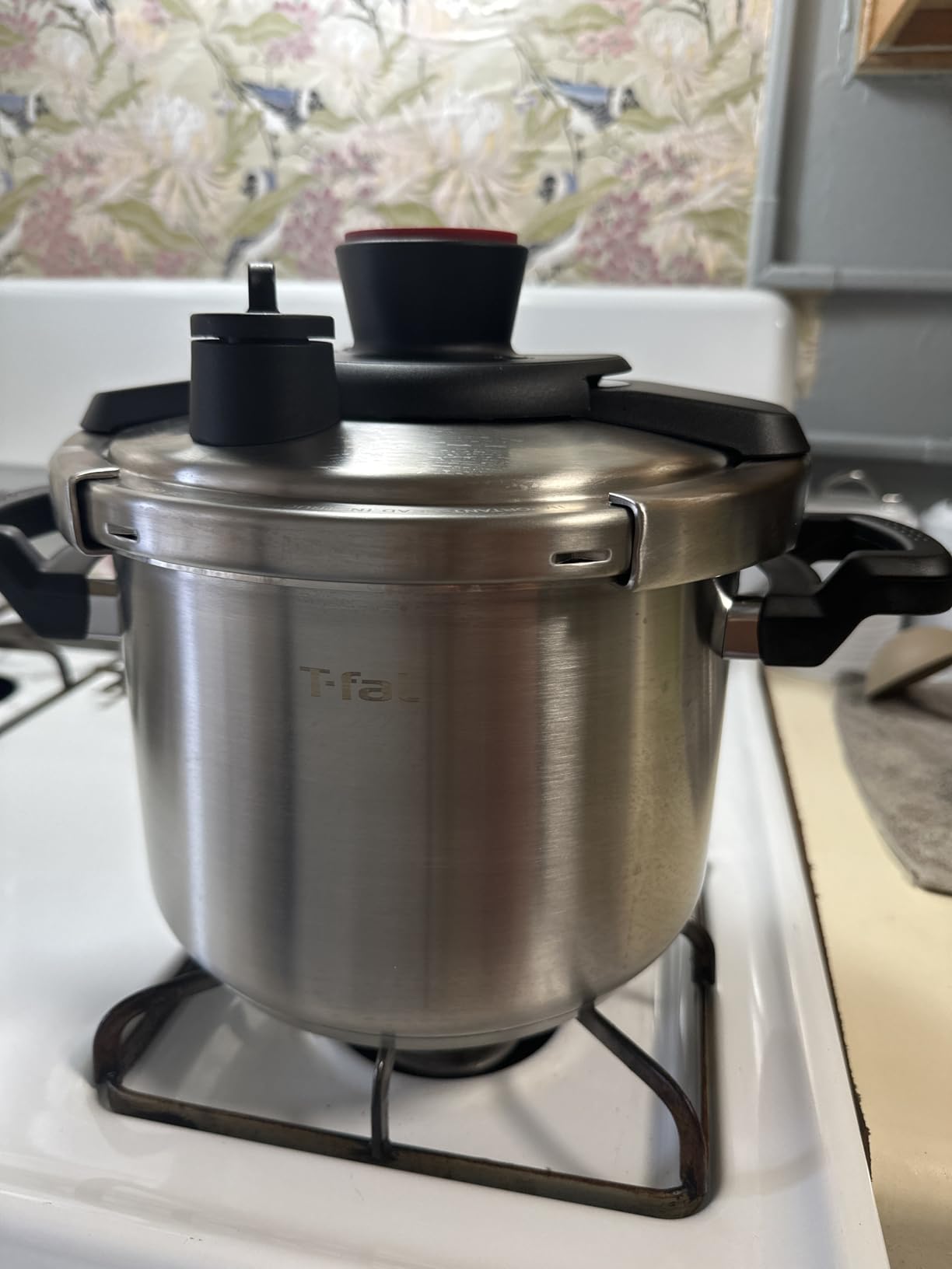 T-fal Clipso Stainless Steel Pressure Cooker, 6.3 Quart, Recipe Book, Steam Basket, Easy-Open Lid, Secure Locking System, Adjustable Pressure Valve, Induction Cookware, Pots and Pans, Kitchen, Silver customer photo 2