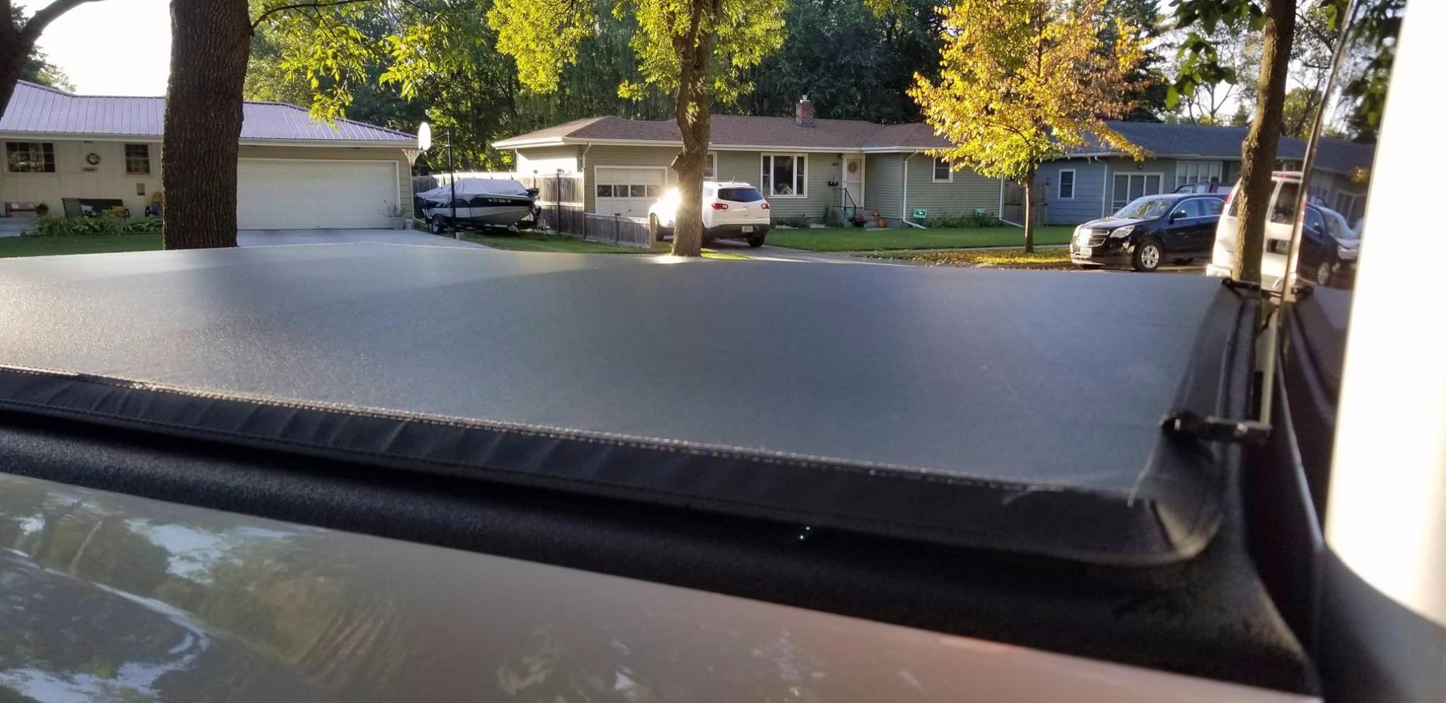 Tyger Auto T3 Soft Tri-fold Truck Bed Tonneau Cover Compatible with 2014-2018 Chevy Silverado GMC Sierra 1500; 2019 LD / Limited | 5'9
