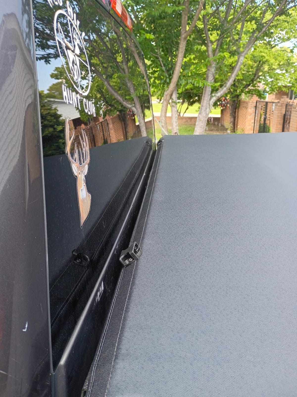 Tyger Auto T3 Soft Tri-fold Truck Bed Tonneau Cover Compatible with 2014-2018 Chevy Silverado GMC Sierra 1500; 2019 LD / Limited | 5'9