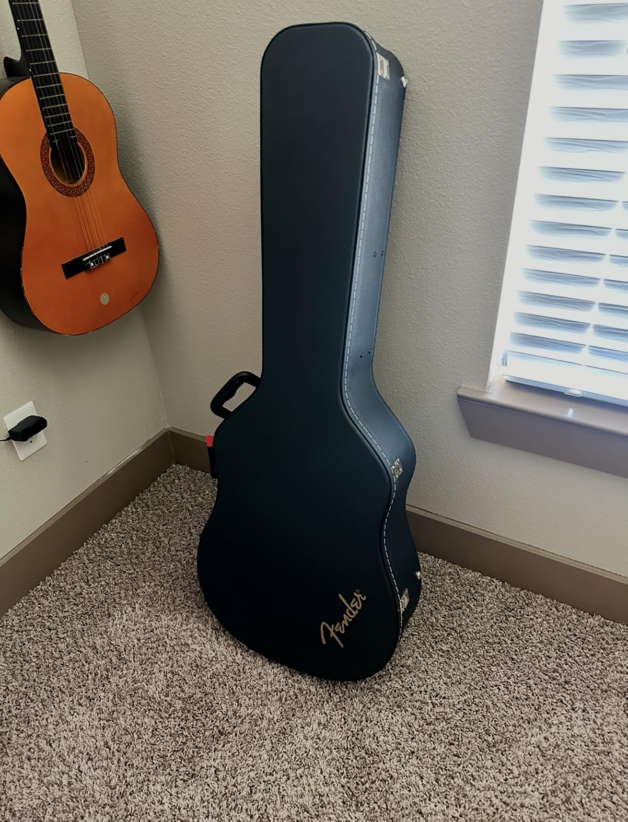 Fender Flat-Top Dreadnought Acoustic Guitar Case, with 1-inch Foam Padding, Guitar Accessories, Black customer photo 1
