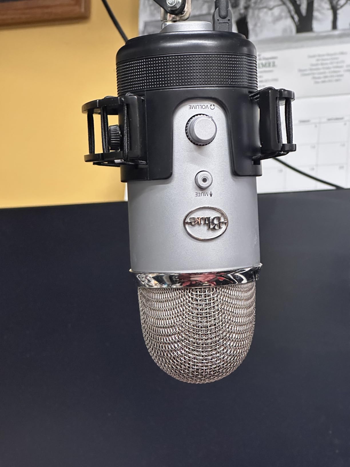 Logitech Creators Blue Yeti USB Microphone for PC, Mac, Gaming, Recording, Streaming, Podcasting, Studio and Computer Condenser Mic with Blue VO!CE effects, 4 Pickup Patterns, Plug and Play - Blackout customer photo 1
