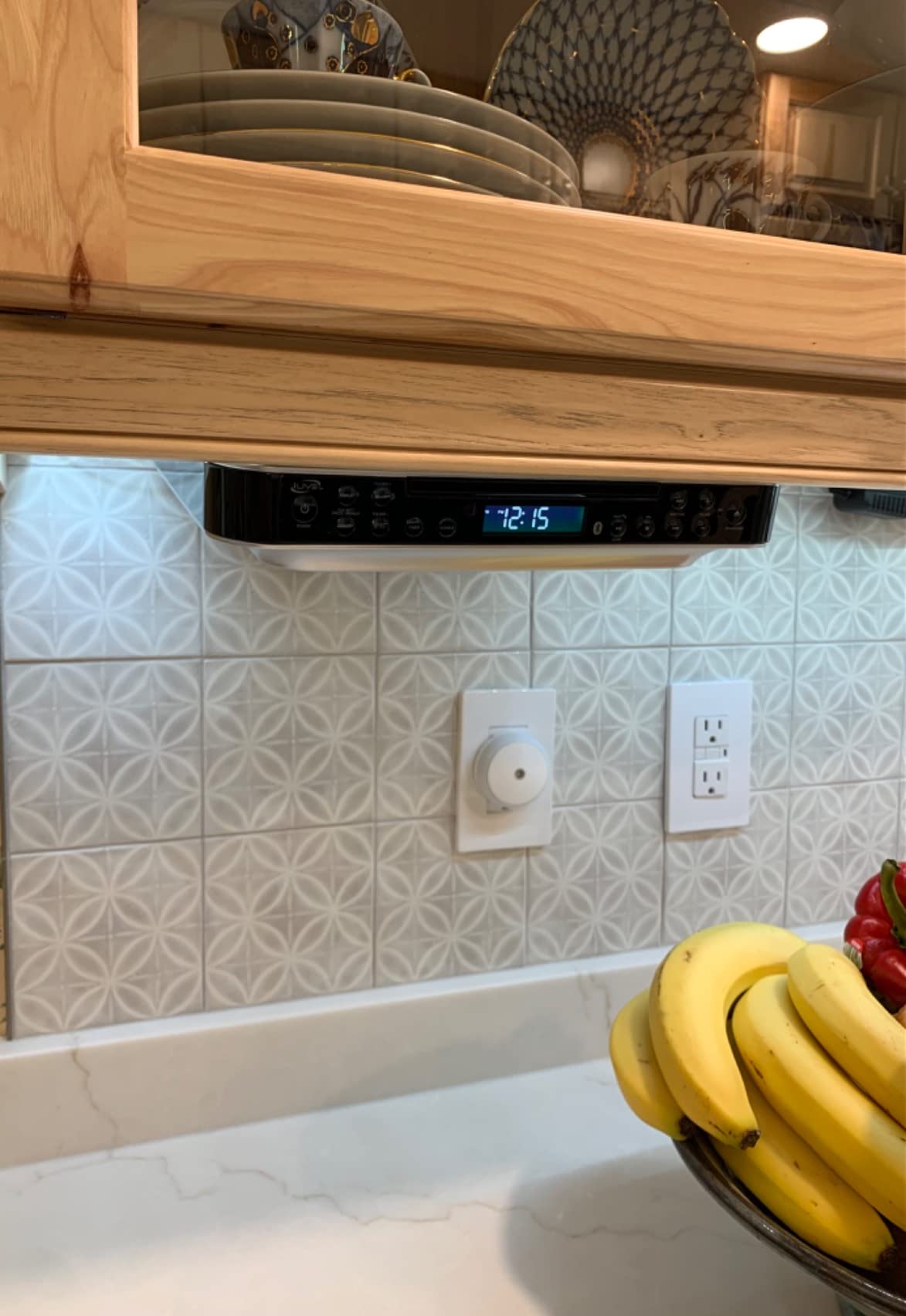 iLive Bluetooth Under The Cabinet Kitchen Clock Radio with CD Player, Bluetooth Wireless Speaker System, Features FM Radio with 20 Presets and Timer, Built-in Audio Cable and Remote Control Included customer photo 1
