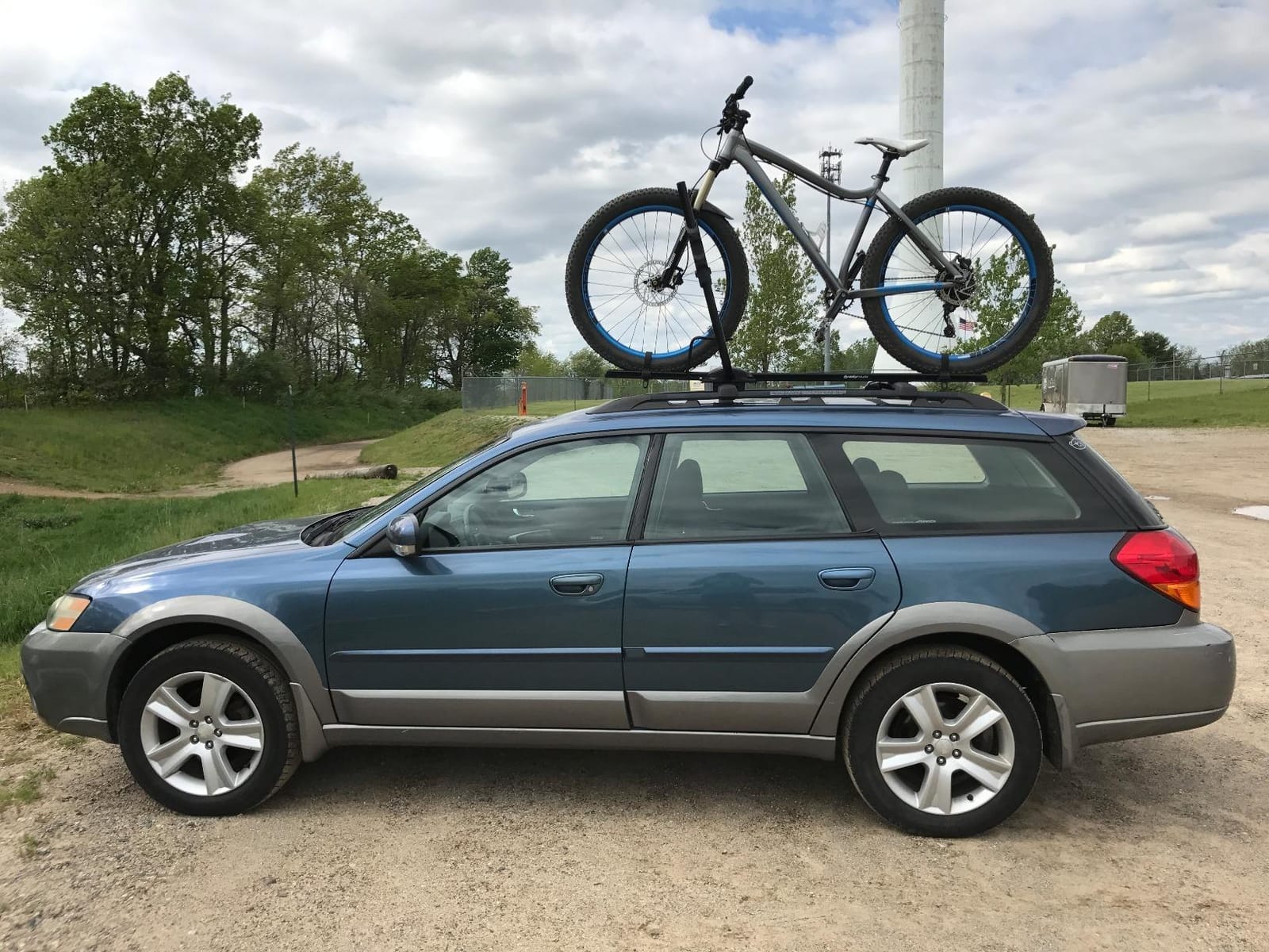 RockyMounts Tomahawk upright roof bike rack customer photo 1