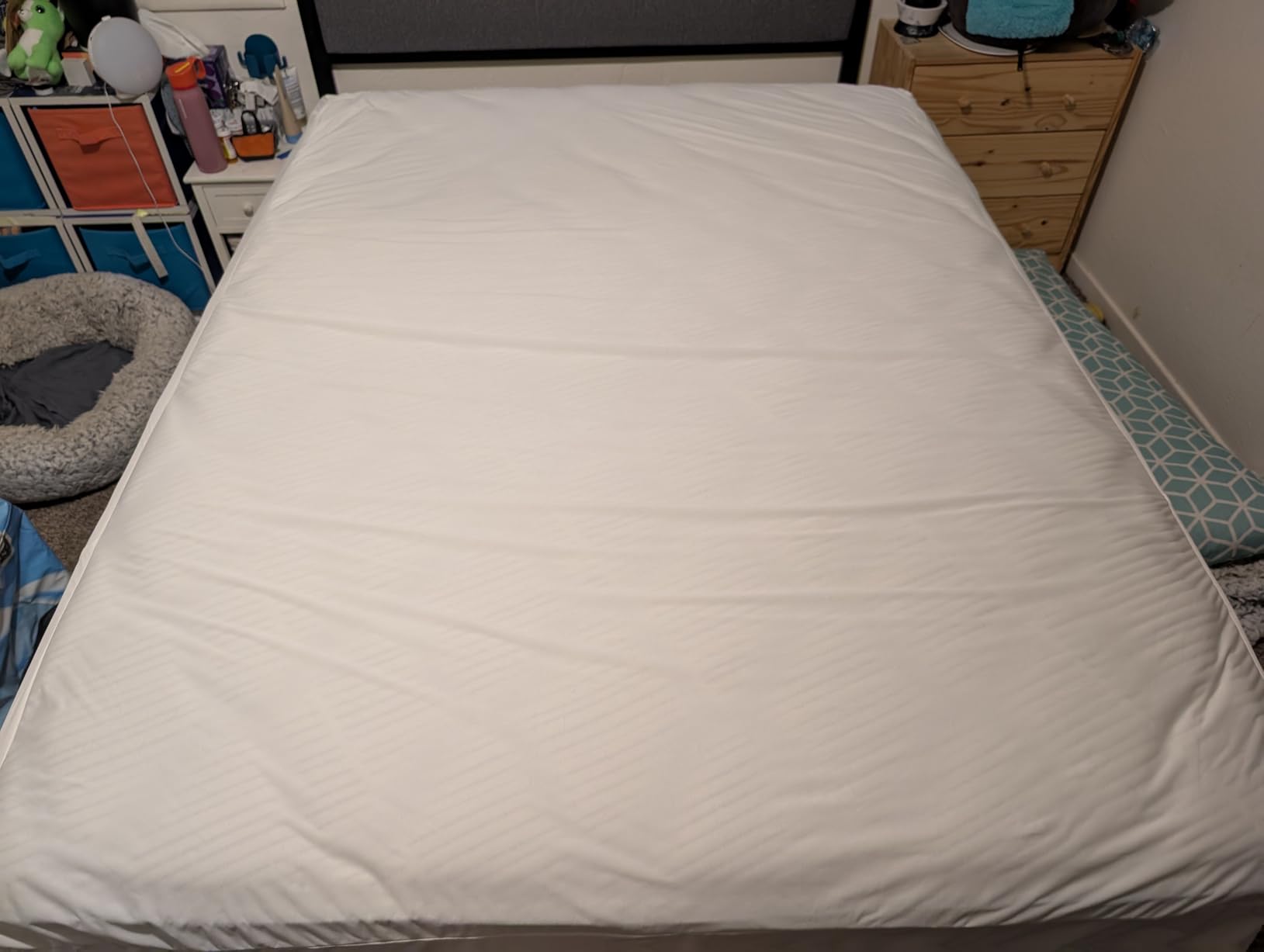 Utopia Bedding Queen Size Mattress Protector Zippered, 100% Waterproof | Bed Bug & Dust Mite Proof Mattress Encasement, Absorbent 6 Sided Mattress Cover fits upto 15