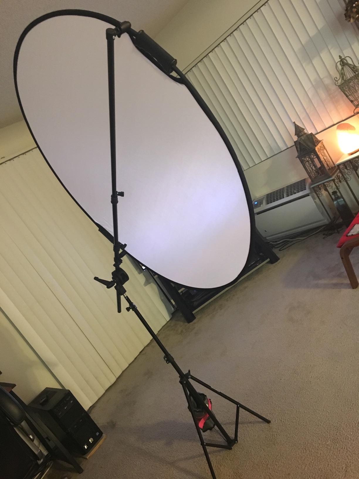 Selens 32 in Reflector Photography, Collapsible Light Reflector | with Carrying Case, 5 in 1 Handle Reflector for Photography Photo Studio Lighting - Translucent, Silver, Gold, White and Black customer photo 2