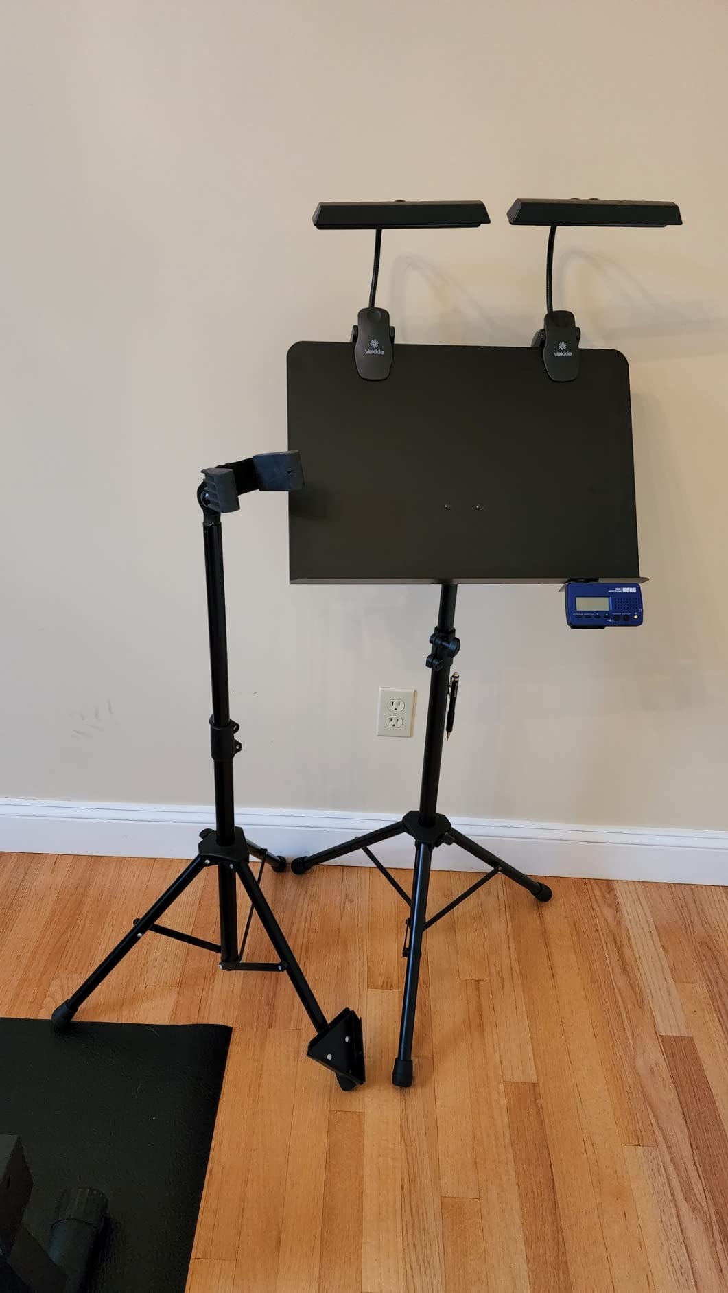 K&M Konig & Meyer 11870.015.55 Orchestra Music Stand | Large Deep Steel Desk Holder For Music Sheets Or Book | Sturdy Tripod Base | Adjustable 3pc Telescopic Design | Portable | German Made | Black customer photo 1