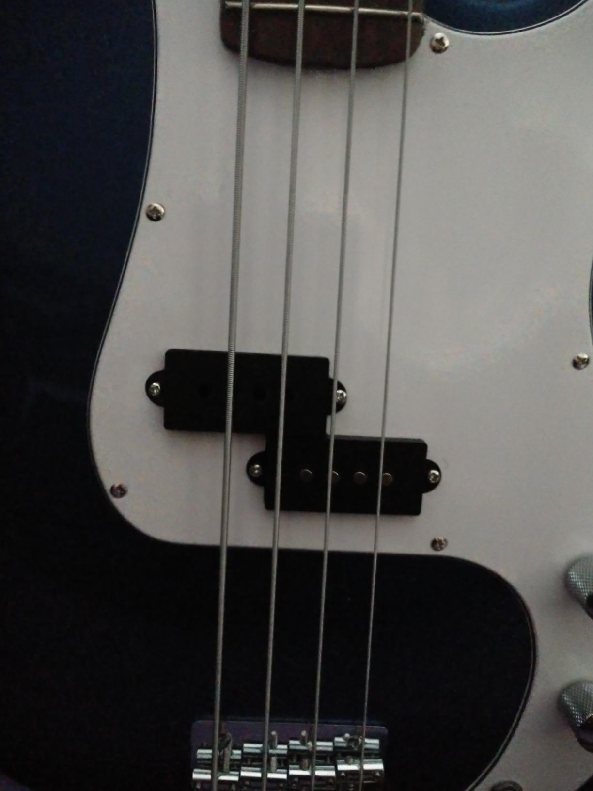 Stedman Beginner Series Bass Guitar Bundle with 15-Watt Amp, Gig Bag, Instrument Cable, Strap, Strings, Picks, and Polishing Cloth - Metallic Blue customer photo 1