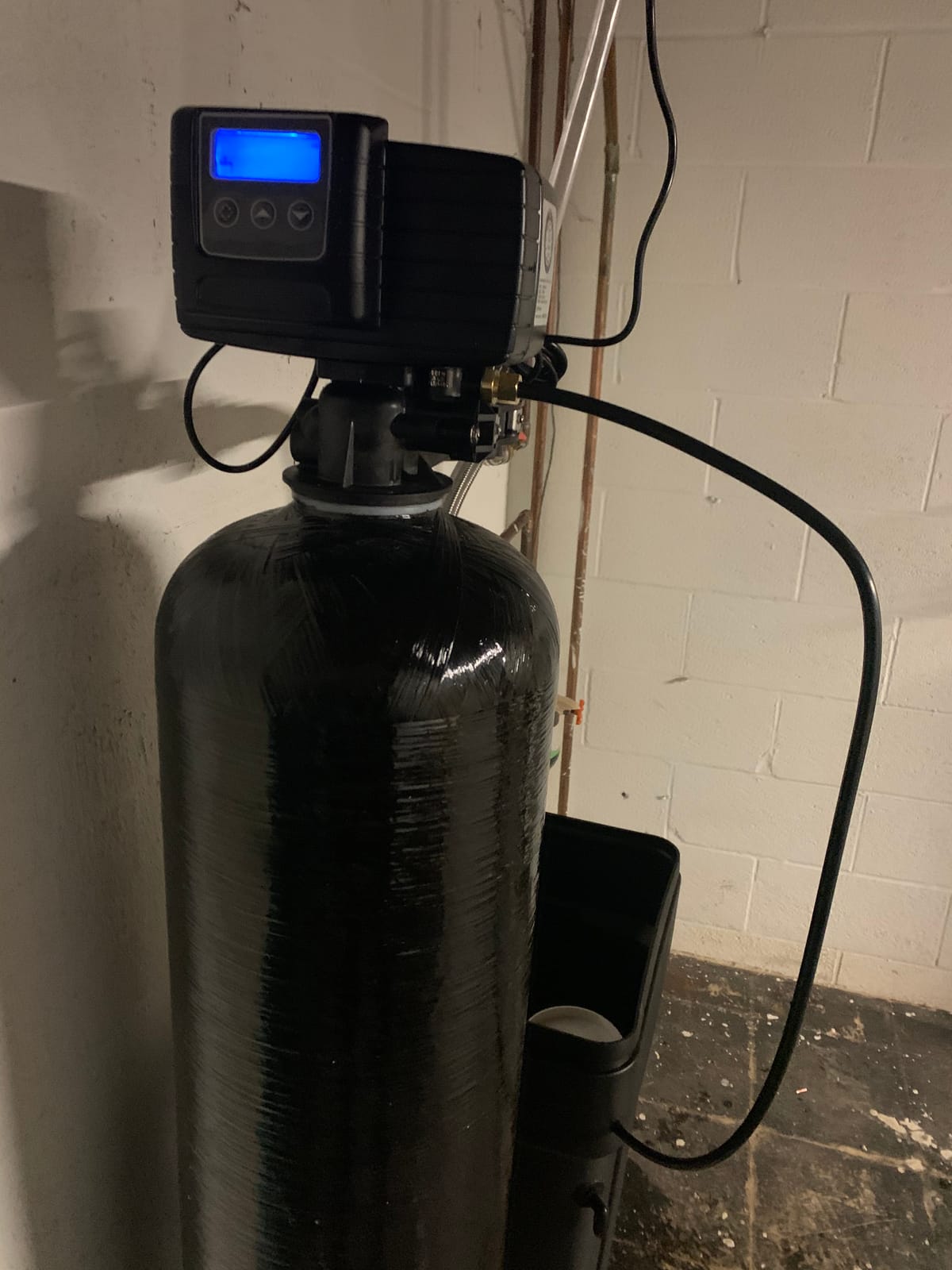 Fleck 5600 SXT Whole House Water Softener, 48,000 Grains, Black | Ships Loaded With Resin In Tank customer photo 2