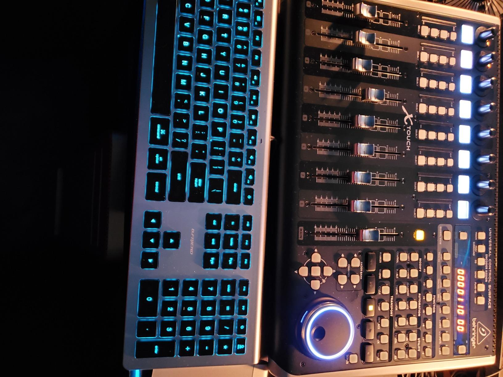 Behringer X-TOUCH Universal Control Surface with 9 Touch-Sensitive Motor Faders, LCD Scribble Strips and Ethernet/USB/MIDI Interface customer photo 1