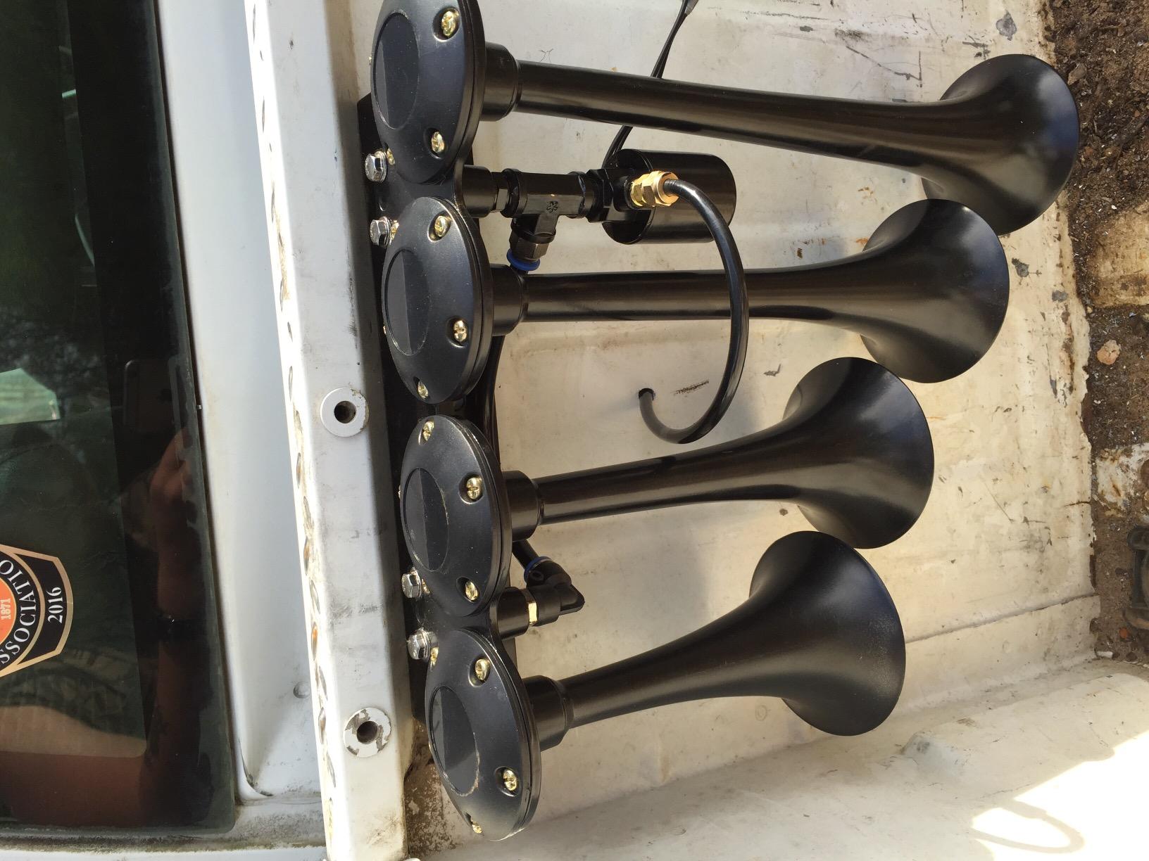 Vixen Horns Train Horn Kit, 4 Trumpets, 150 PSI Compressor, 1 Gallon Tank All-in-One Onboard Air Horn Kit, Super Loud dB, Fits 12V Vehicles Like Truck, Car, Semi, Pickup, SUV, Jeep VXO8210/4124B customer photo 2