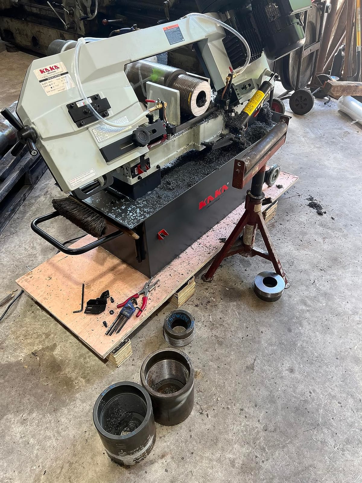KAKA INDUSTRIAL Metal Band Saw, 7x12 Inch(178x305mm) Rectangular Cutting Capacity, 1.5HP Dual Voltage 115V/230V, Includes 3 Blades, Metal Horizontal Band Saw Hydraulic Feed, Steel Aluminum Alloy Bars customer photo 1