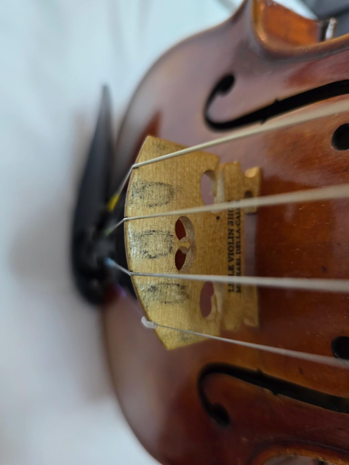 eBoot Rubber Mute for 4/4 Violin, Practice Mute | Fits 4/4 Full Size Violin, Reduces Sound for Home Practice, Soft Rubber Grip, Easy On and Off customer photo 2