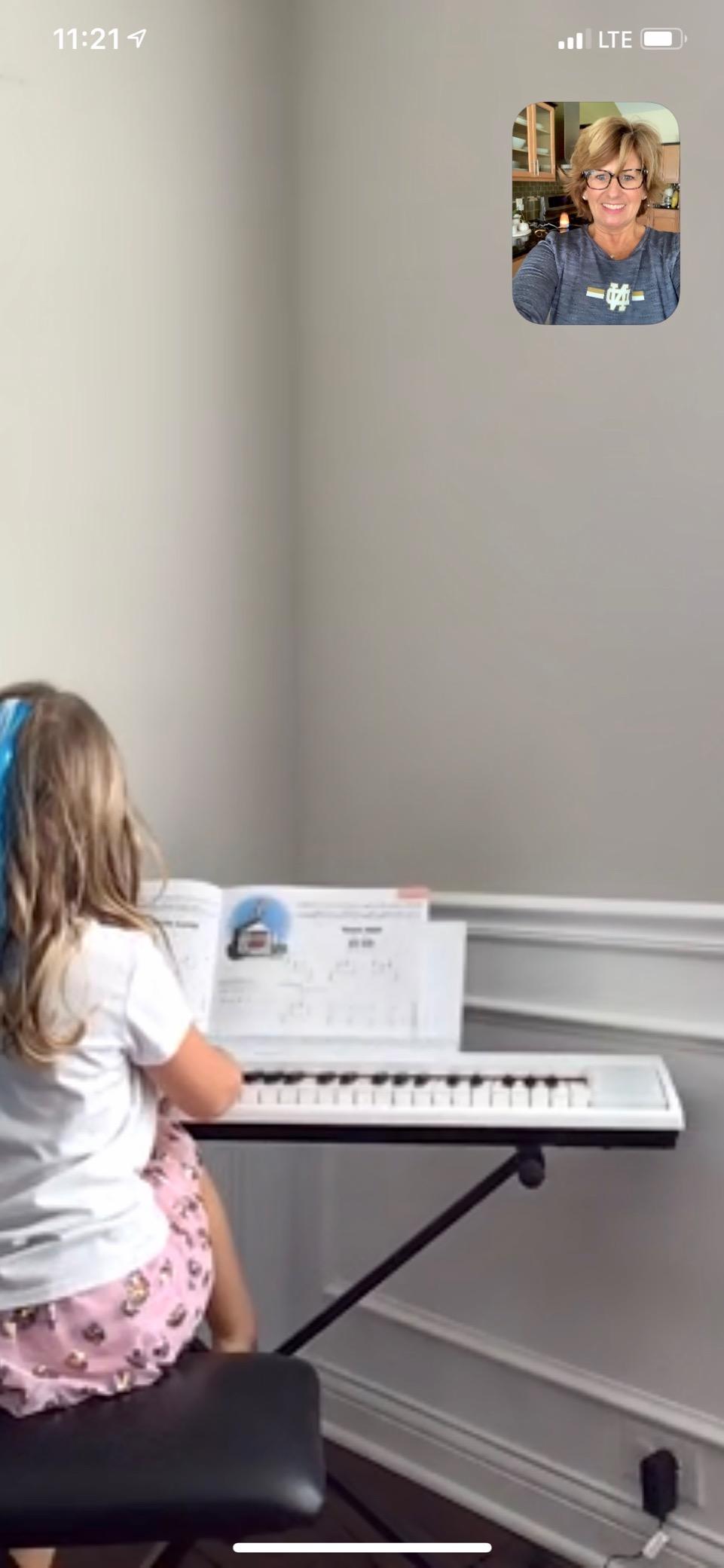 Yamaha NP12 61-Key Lightweight Portable Keyboard, White (power adapter sold separately) customer photo 2