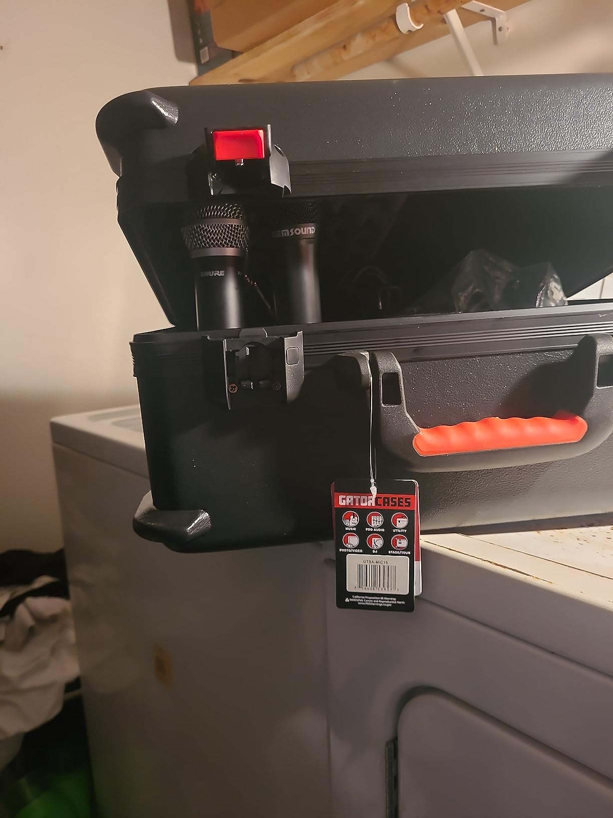 Gator Cases Molded Flight Case to Hold Up to (15) Wired Microphones with TSA Approved Locking Latch and Cable Storage; (GTSA-MIC15) customer photo 2