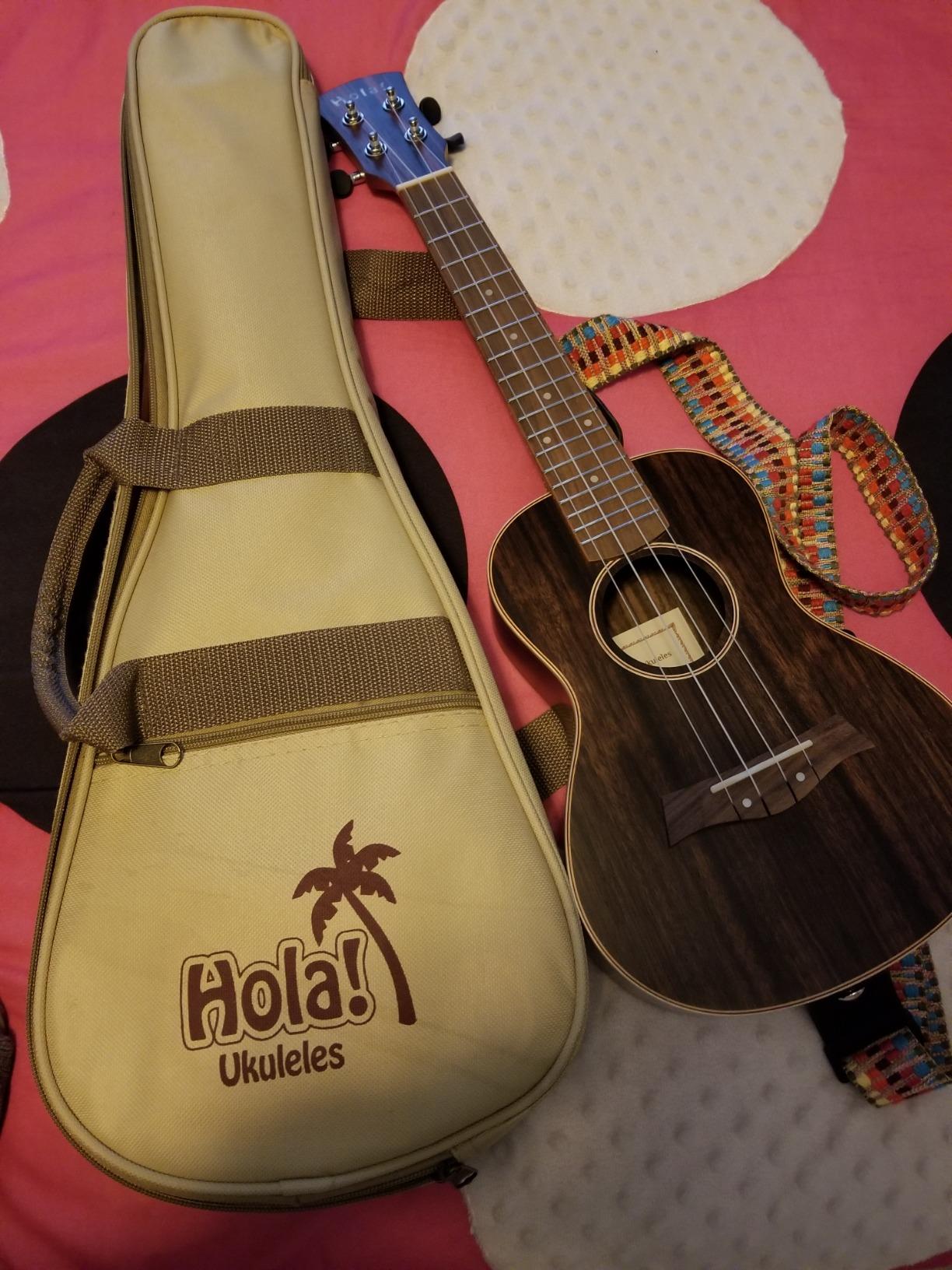 Hola! Music 24 Inch Deluxe Concert Ukulele Bundle, Mahogany, Gig Bag customer photo 1