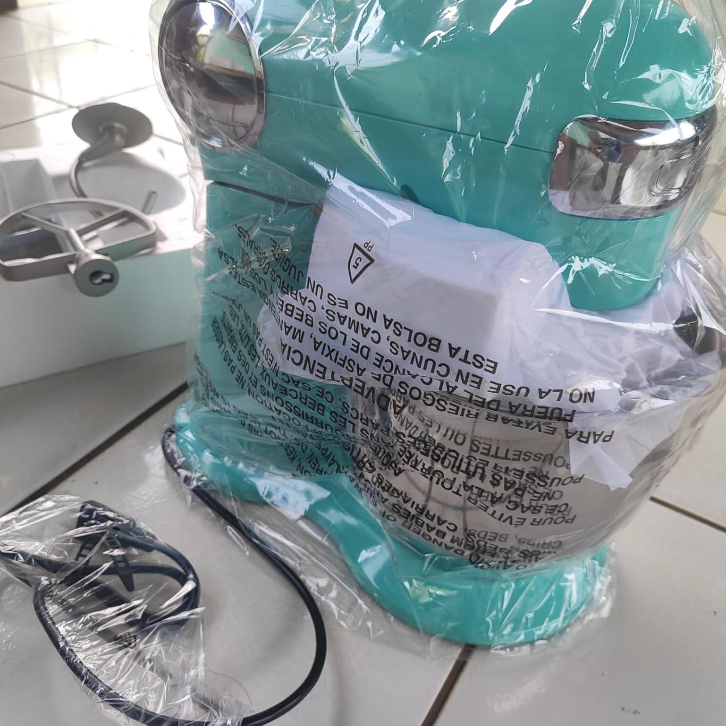 Cuisinart Stand Mixer, 12 Speed, 5.5 Quart Stainless Steel Bowl, Chef's Whisk, Mixing Paddle, Dough Hook, Splash Guard w/ Pour Spout, White Linen, SM-50NAS customer photo 2