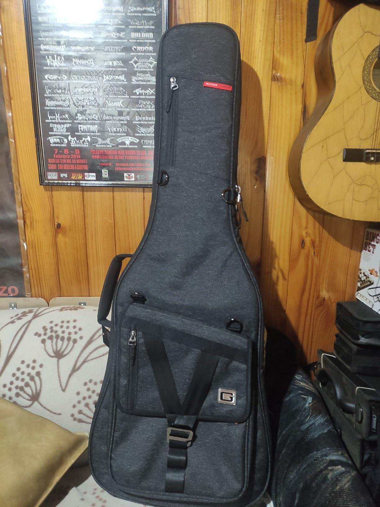 Gator Cases Transit Series Lightweight Electric Guitar Gig Bag with Back Pack Straps and Rubberized Base, Charcoal Black Exterior (GT-ELECTRIC-BLK) customer photo 2