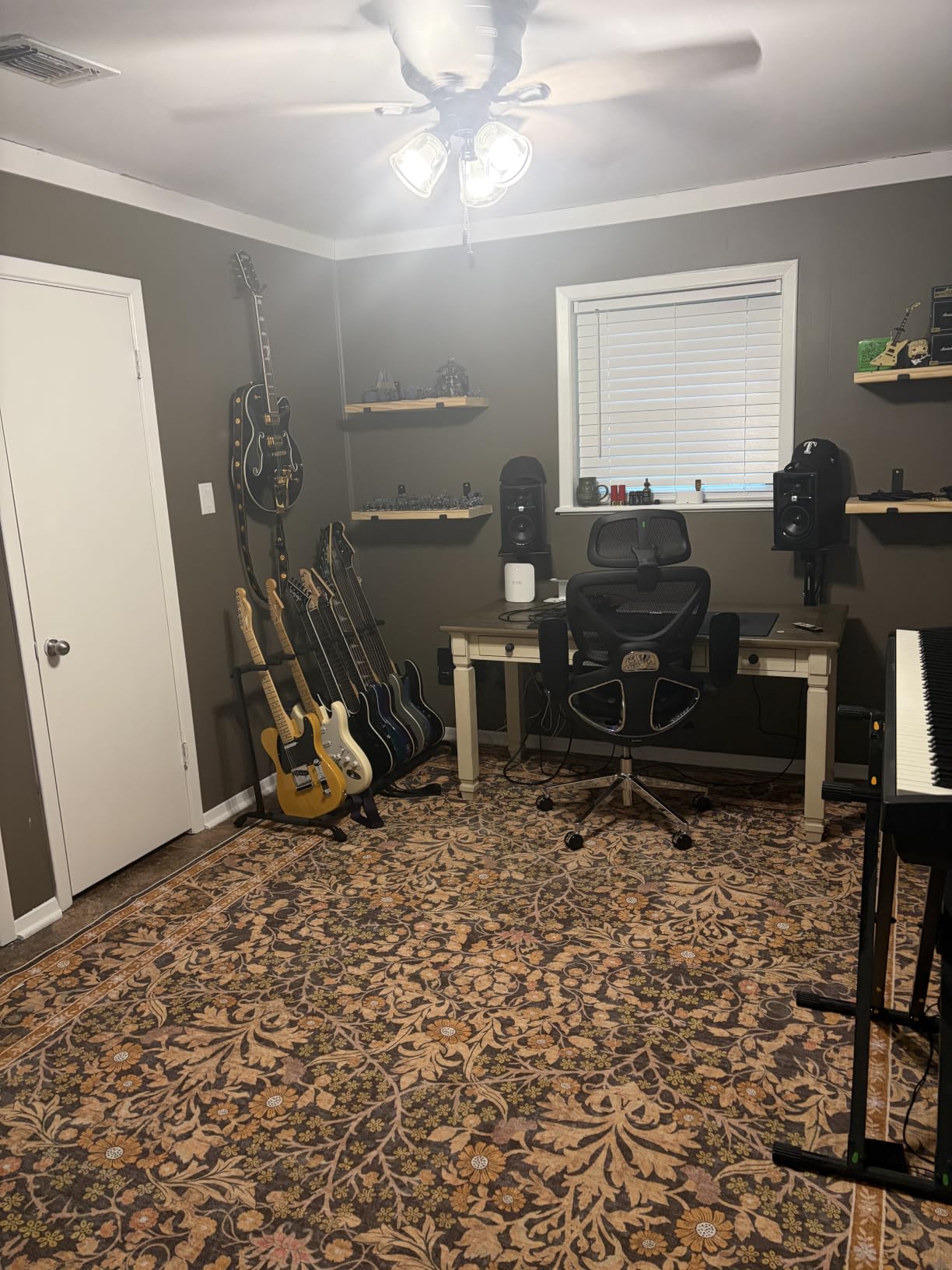 Gator Frameworks Rok-It Folding 5 Guitar Rack Stand (RI-GTR-RACK5) customer photo 1