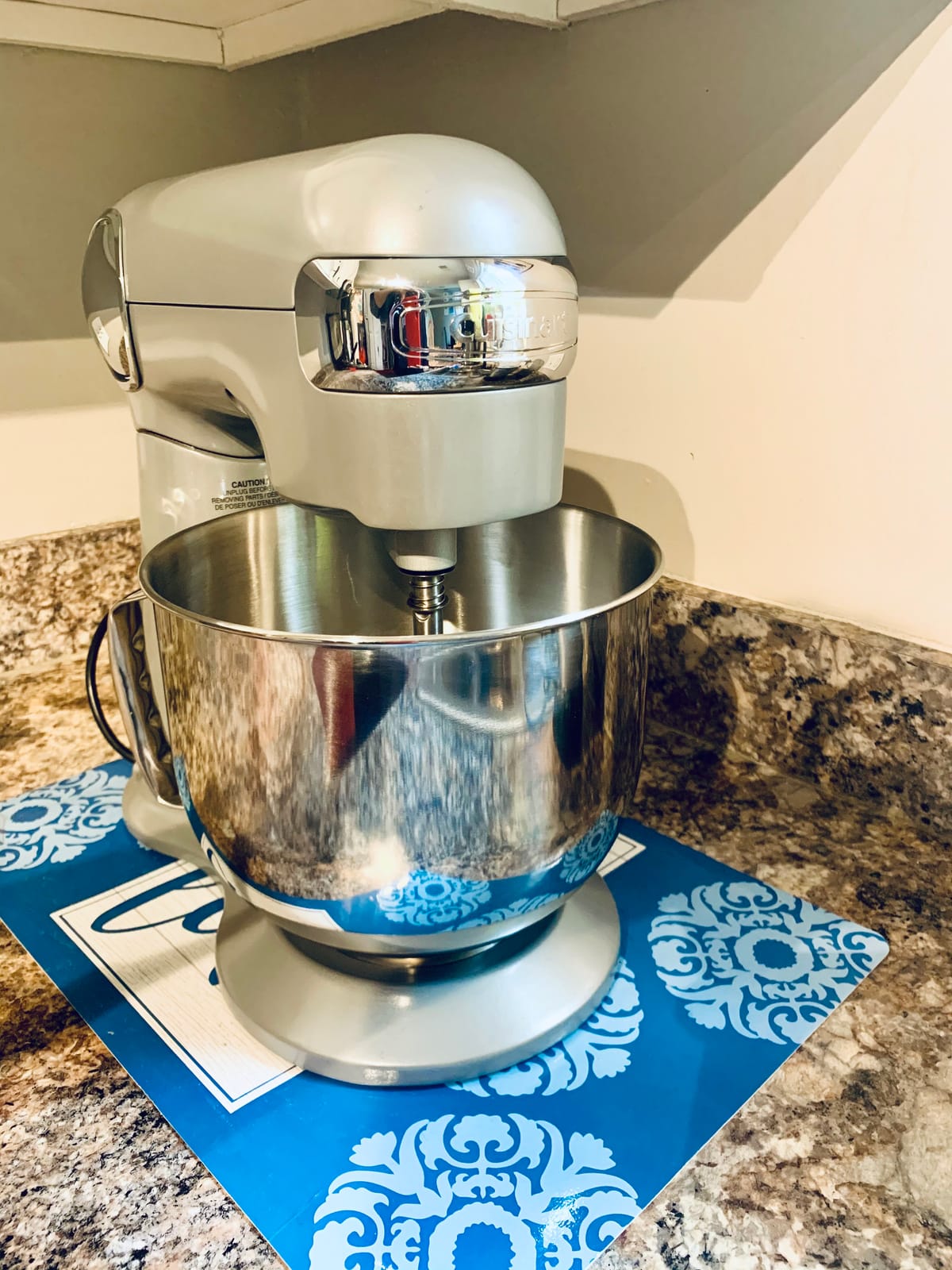 Cuisinart Stand Mixer, 12 Speeds, 5.5-Quart Mixing Bowl, Chef's Whisk, Flat Mixing Paddle, Dough Hook, and Splash Guard with Pour Spout, Silver Lining, SM-50BCNAS customer photo 1