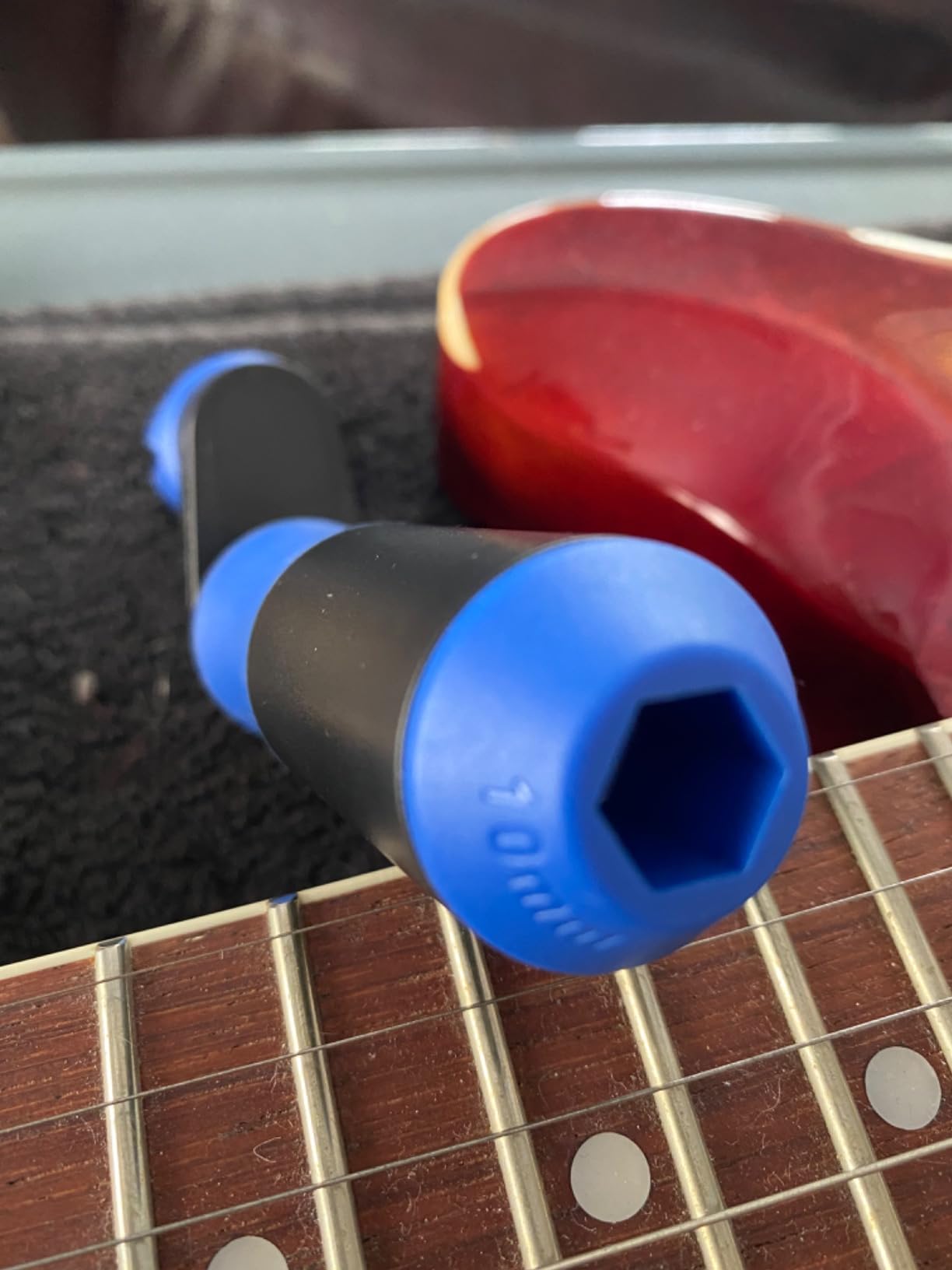 MusicNomad Grip Guitar String Peg Winder, Non-Scratch, Dual Bearing (MN221) | Built for Faster, Cleaner String Changes on Acoustic, Electric and Bass Guitars customer photo 1