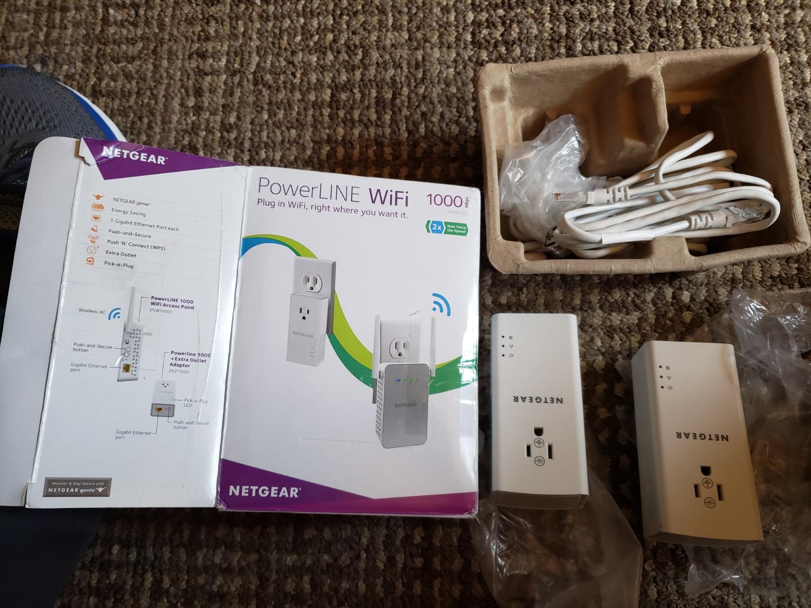 NETGEAR Powerline Wi-Fi 1000 + Extra Outlet, White (PLPW1000-100NAS) customer photo 1