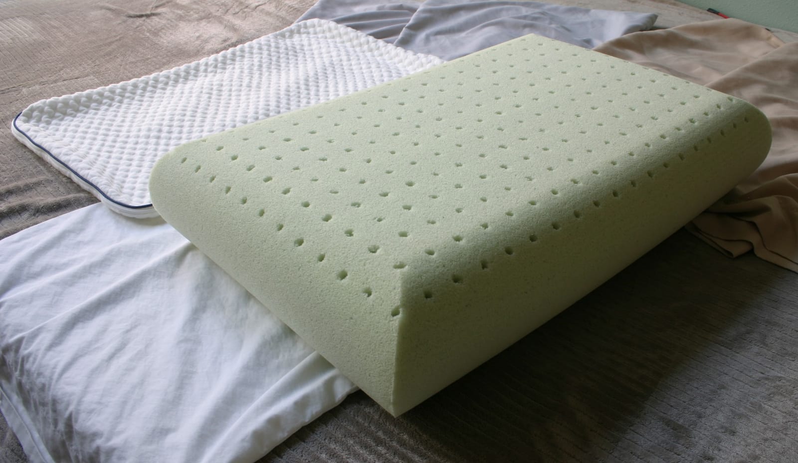 Weekender Cooling Gel Memory Foam Pillow for Sleeping - Standard Size, Ventilated Cooling Pillow for Side & Back Sleepers, Neck & Shoulder Support, Medium Firm, Washable Cover customer photo 1