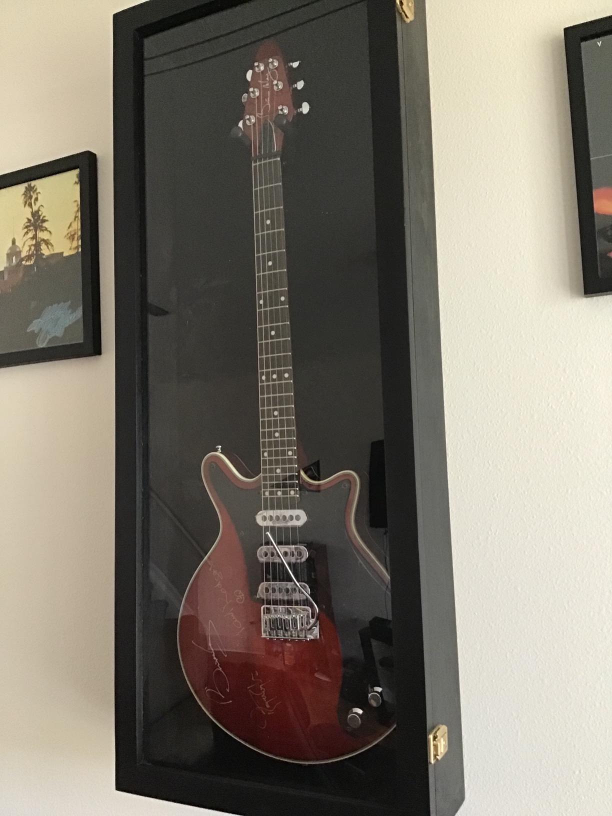 PENNZONI Electric Guitar Display Case - Acrylic Electric Guitar Case - Guitar Display Case Wall Mount, Guitar Wall Case Made from Hardwood Frame & Clear Acrylic | Black w/Black Felt customer photo 2