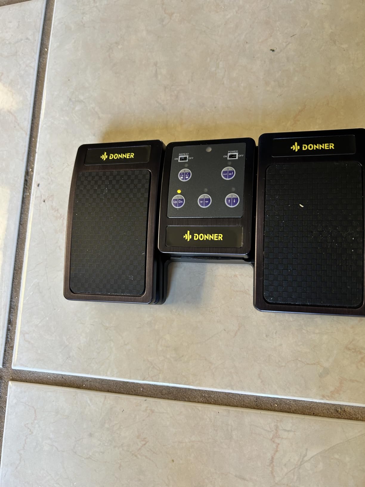 Donner Bluetooth Page Turner Pedal for Tablets and Phones Rechargeable Wireless Foot Pedal, Silver customer photo 2