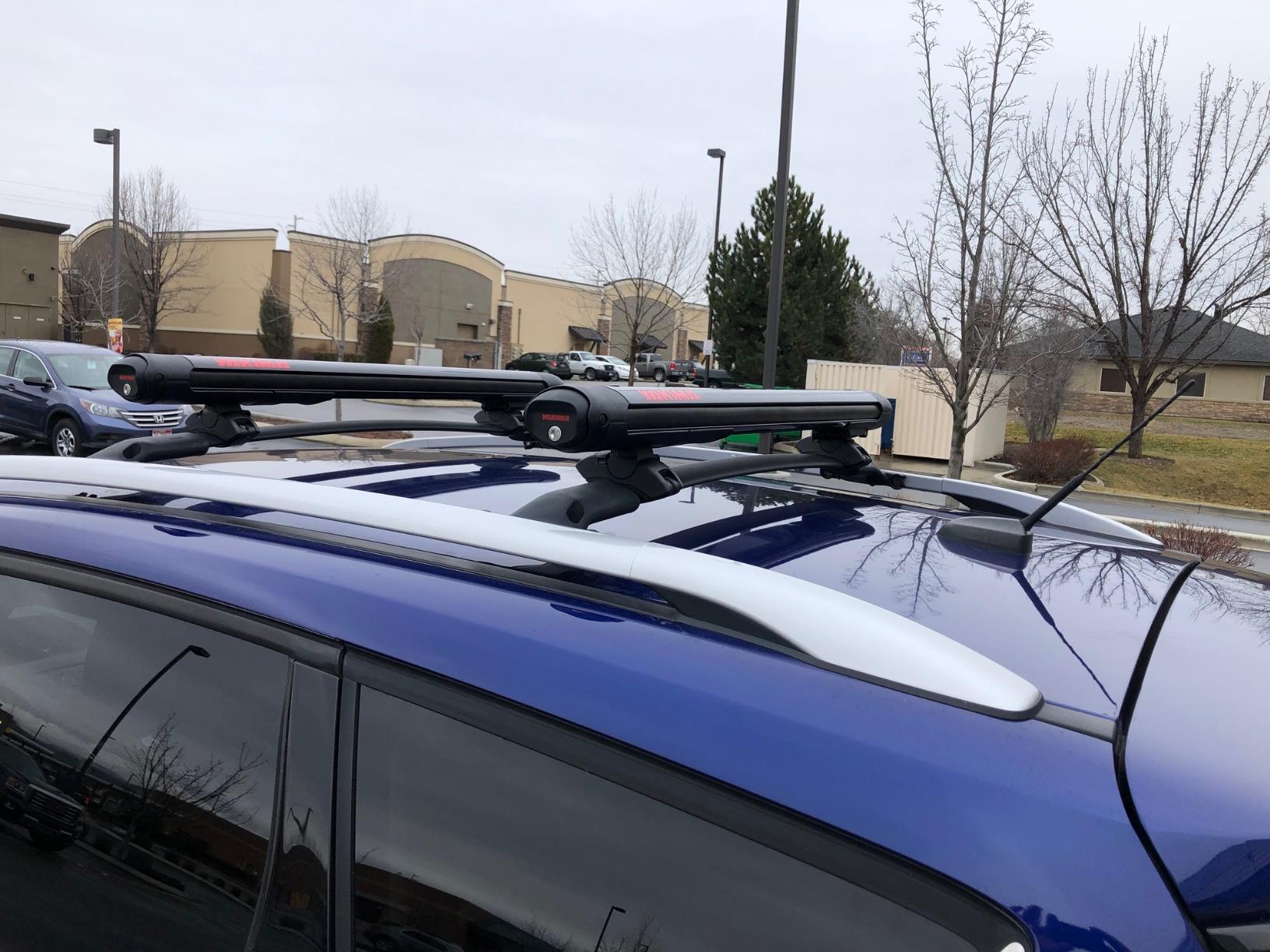 Yakima FatCat EVO 6 Ski & Snowboard Roof Rack Mount for 6 Pairs of Skis or 4 Snowboards, Black - Aerodynamic Car Rooftop Carrier, Universal Mounting, Lockable with Lift Clearance customer photo 2