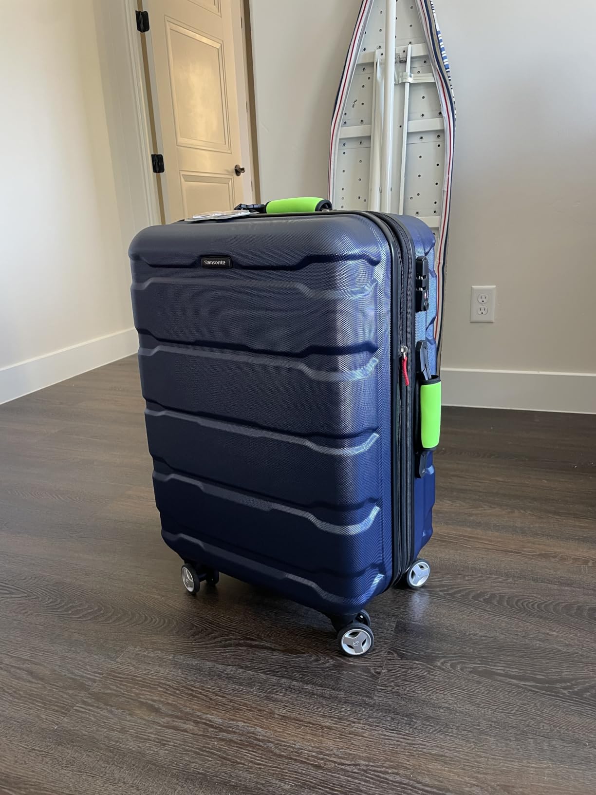 Samsonite Omni PC Hardside Expandable Luggage with Spinner Wheels, Silver, 3-Piece Set (20/24/28) customer photo 2