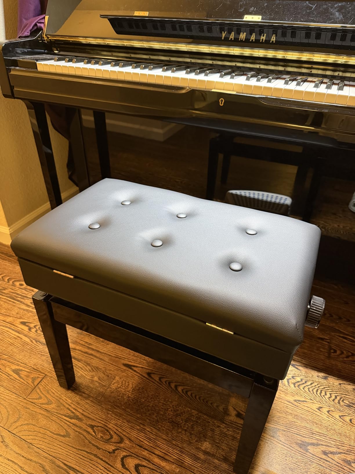 SONGMICS Adjustable Piano Bench with Padded Cushion and Storage Compartment | Tufted Piano Chair Seat, Vanity Stool, 21.6 x 13.2 x 18.5 Inches, Black, MARY Collection ULPB57H customer photo 1