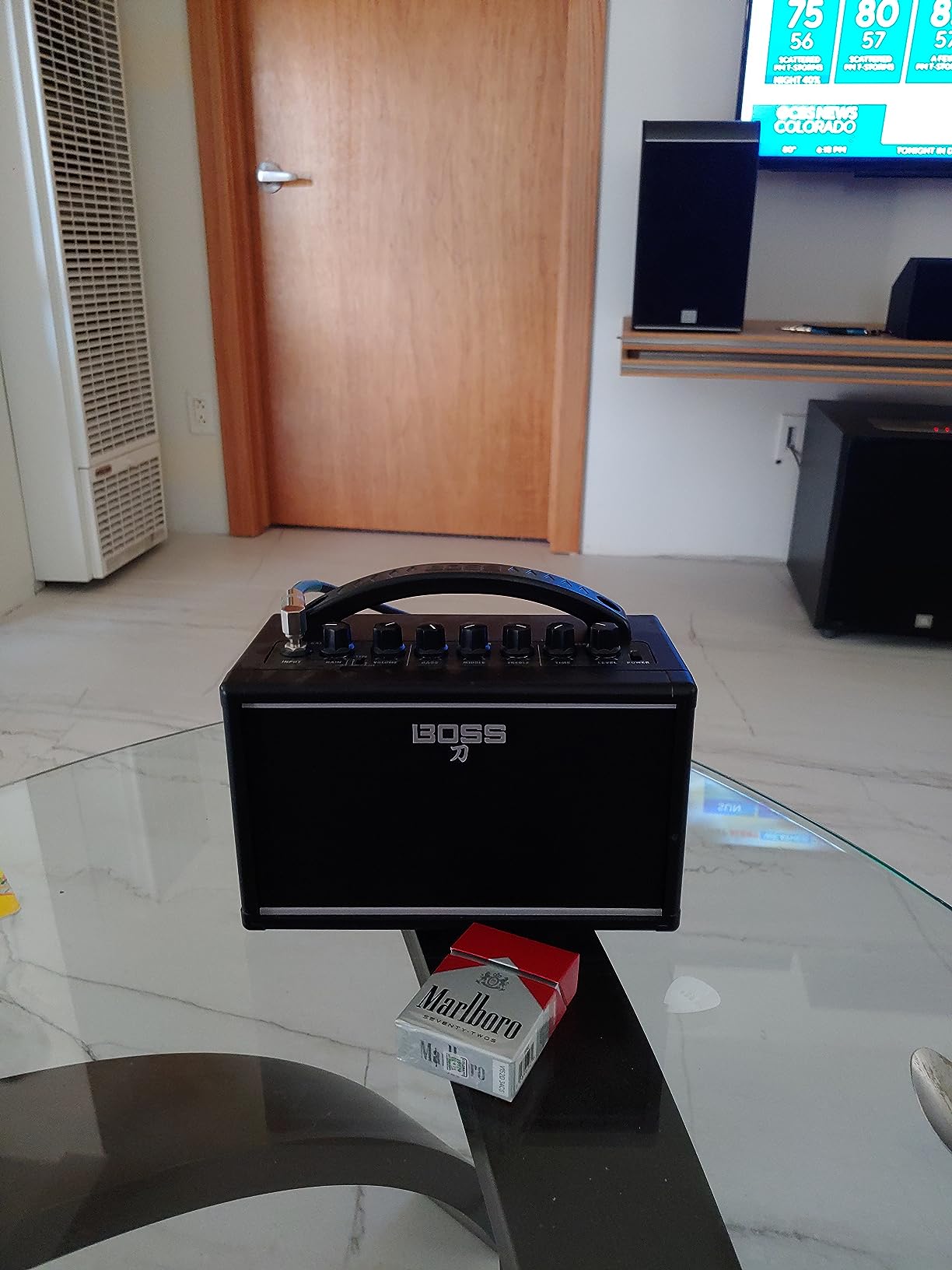 Boss Katana Mini - 7-Watt Combo Amp Ultra-Compact and Travel-Ready customer photo 2