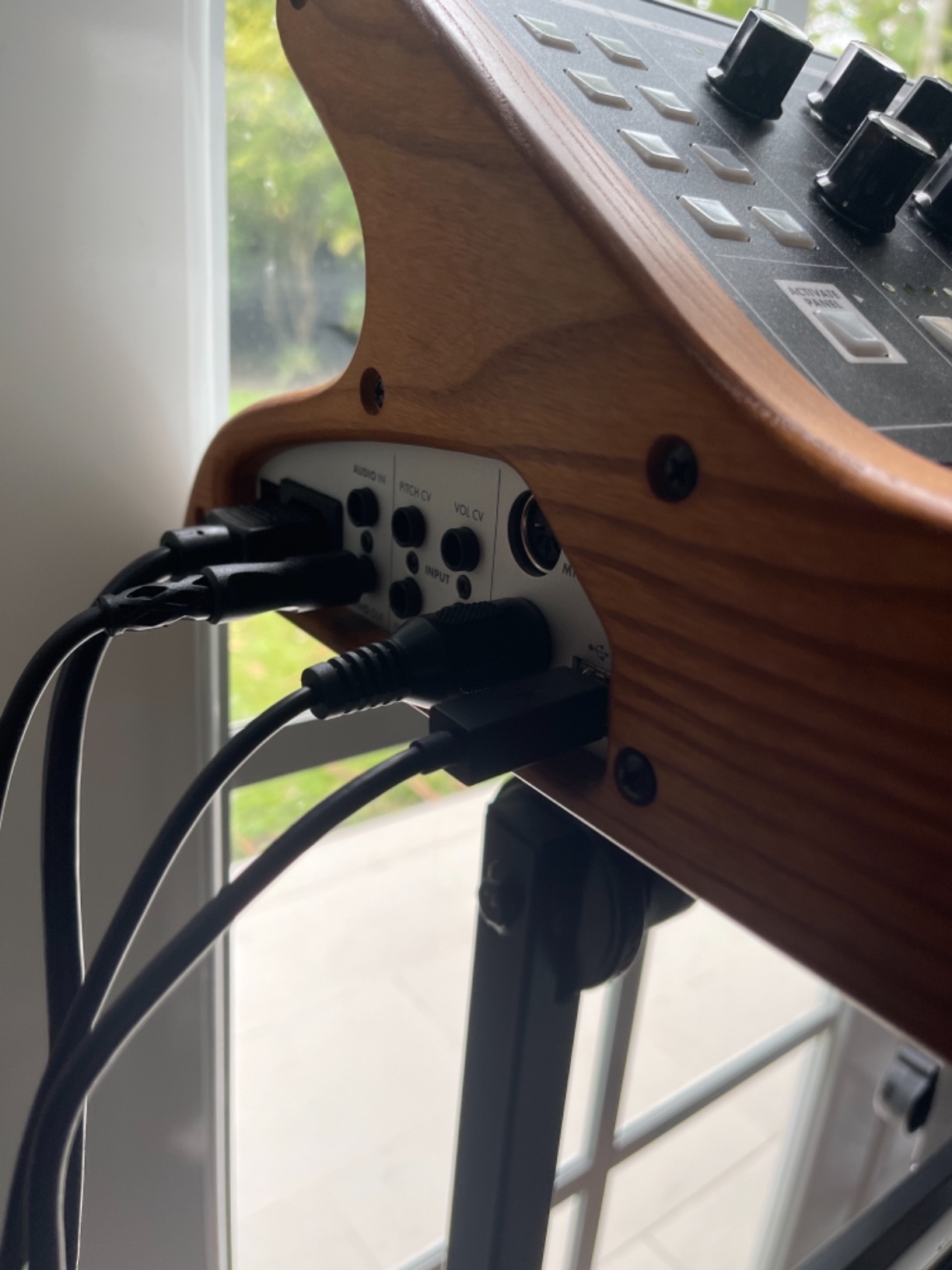 MOOG Subsequent 37 Paraphonic Analog Synthesizer | 37 Semi Weighted Keys, Headphone Amp, 256 Presets, Screen and Software Editor customer photo 2
