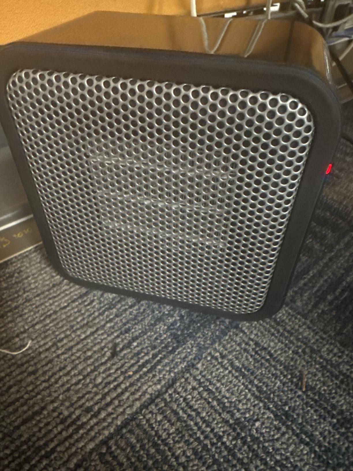 Amazon Basics Ceramic Portable Mini Space Heater for Office Desk, Indoor Use, Fast Heating, Energy Efficient, 500W, With Tip-Over Protection, Lightweight 1.4 lbs, Black customer photo 1